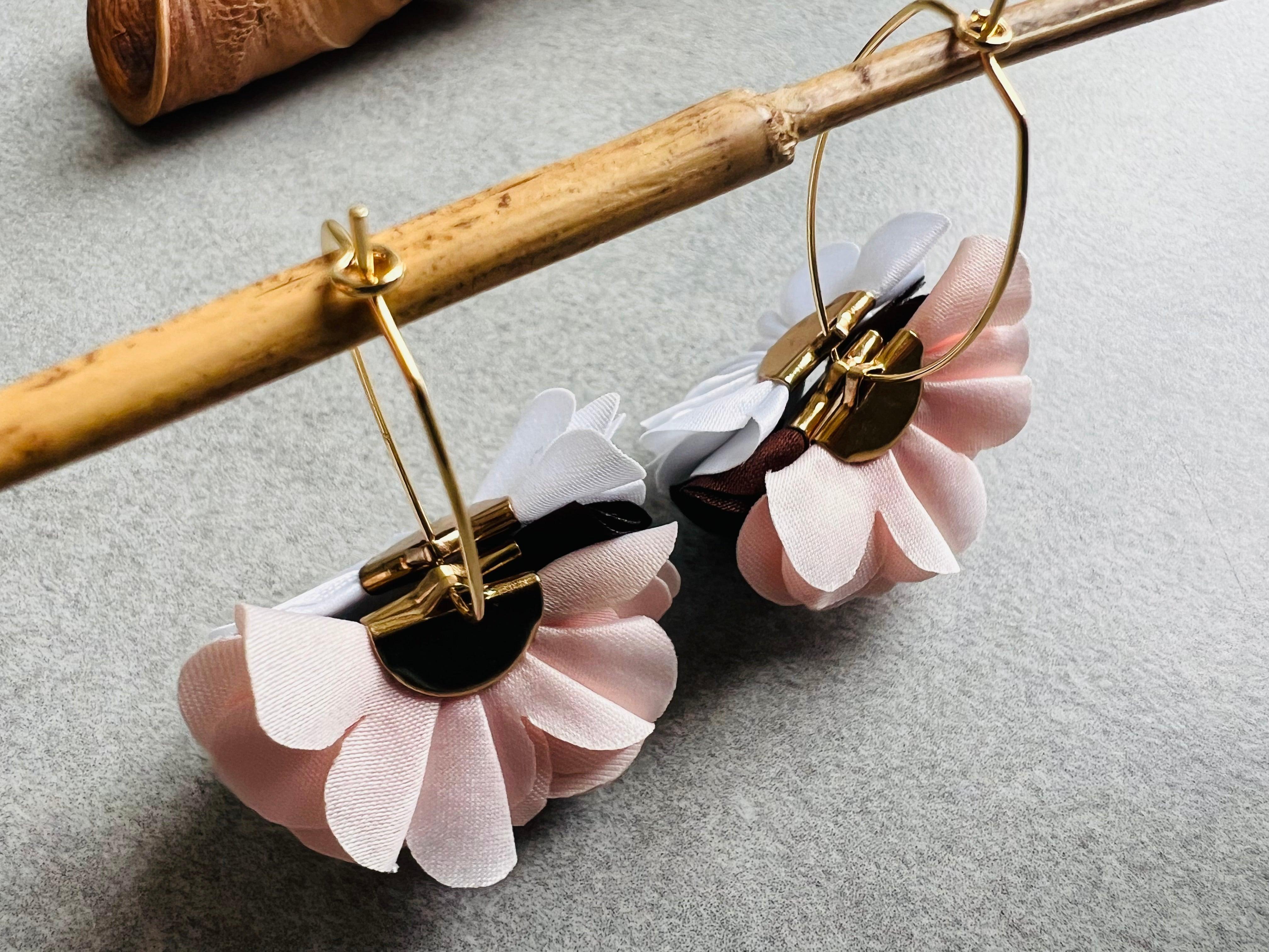 Boucles d’oreilles anneaux ovales KIRA pampilles tissu tricolore - Créations Uniques - Créations Uniques