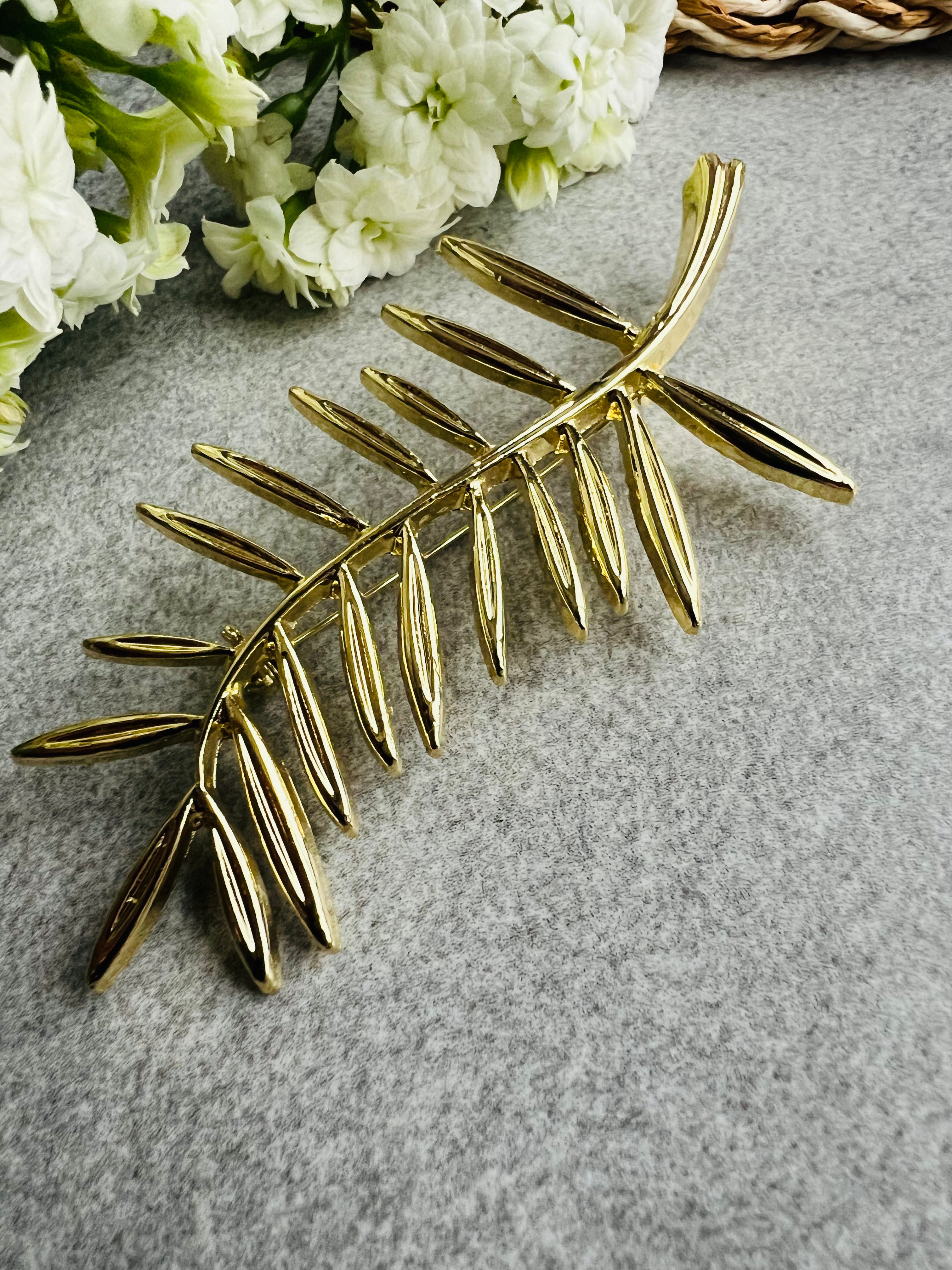 Broche chic CANDELARIA grande feuille dorée - Créations Uniques