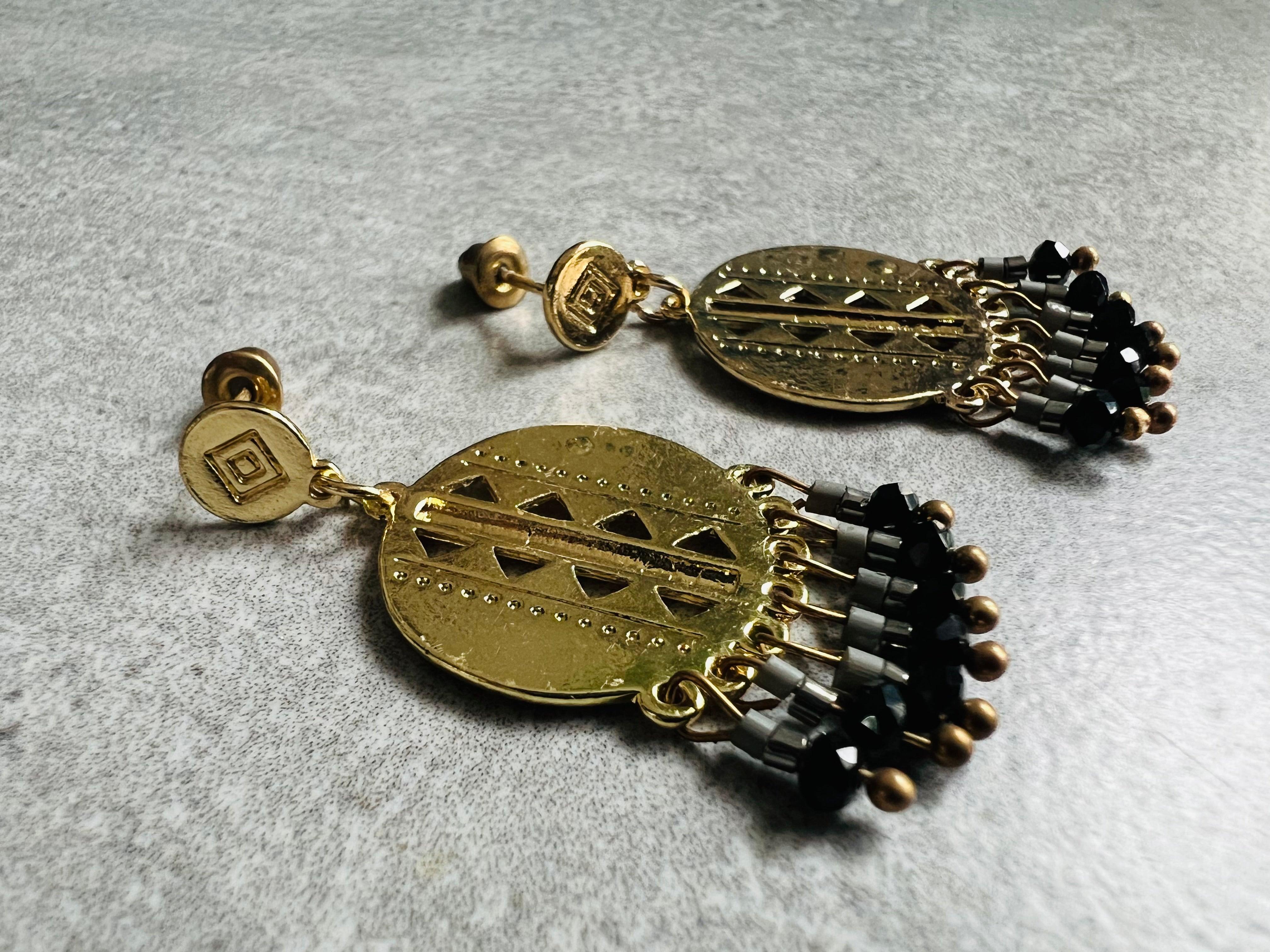 Boucles d’oreilles GIGI style ethnique doré perles noires - Créations Uniques