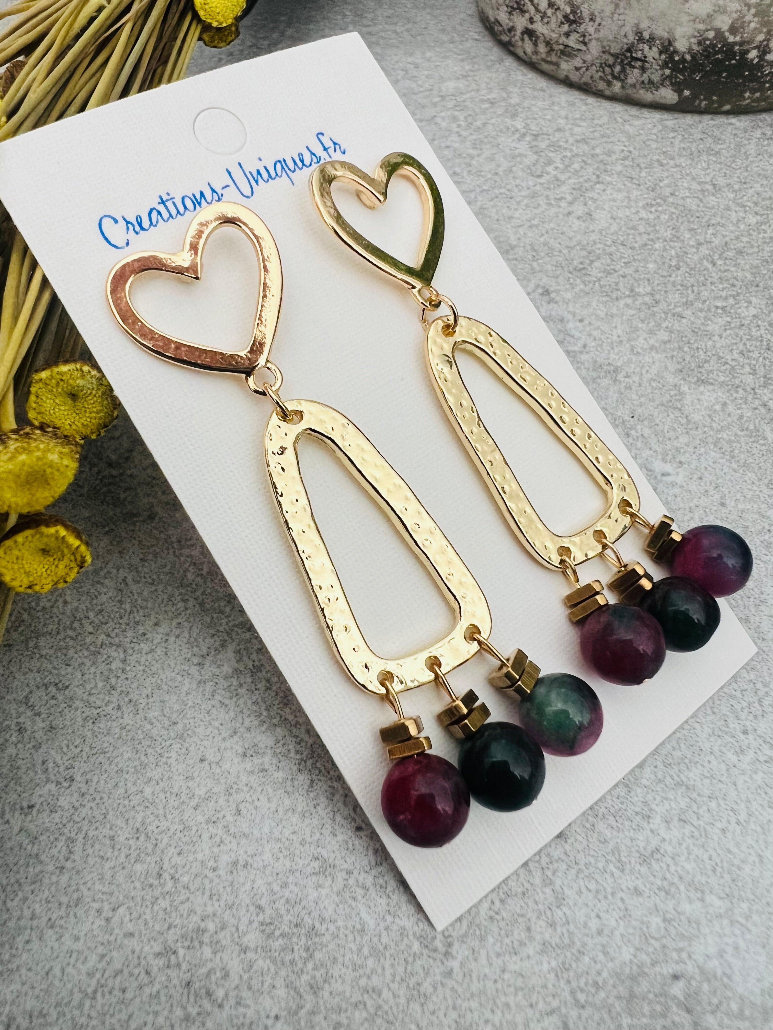 Boucles d’oreilles PATRICIA perles violine et clous cœurs dorés - Créations Uniques - Créations Uniques