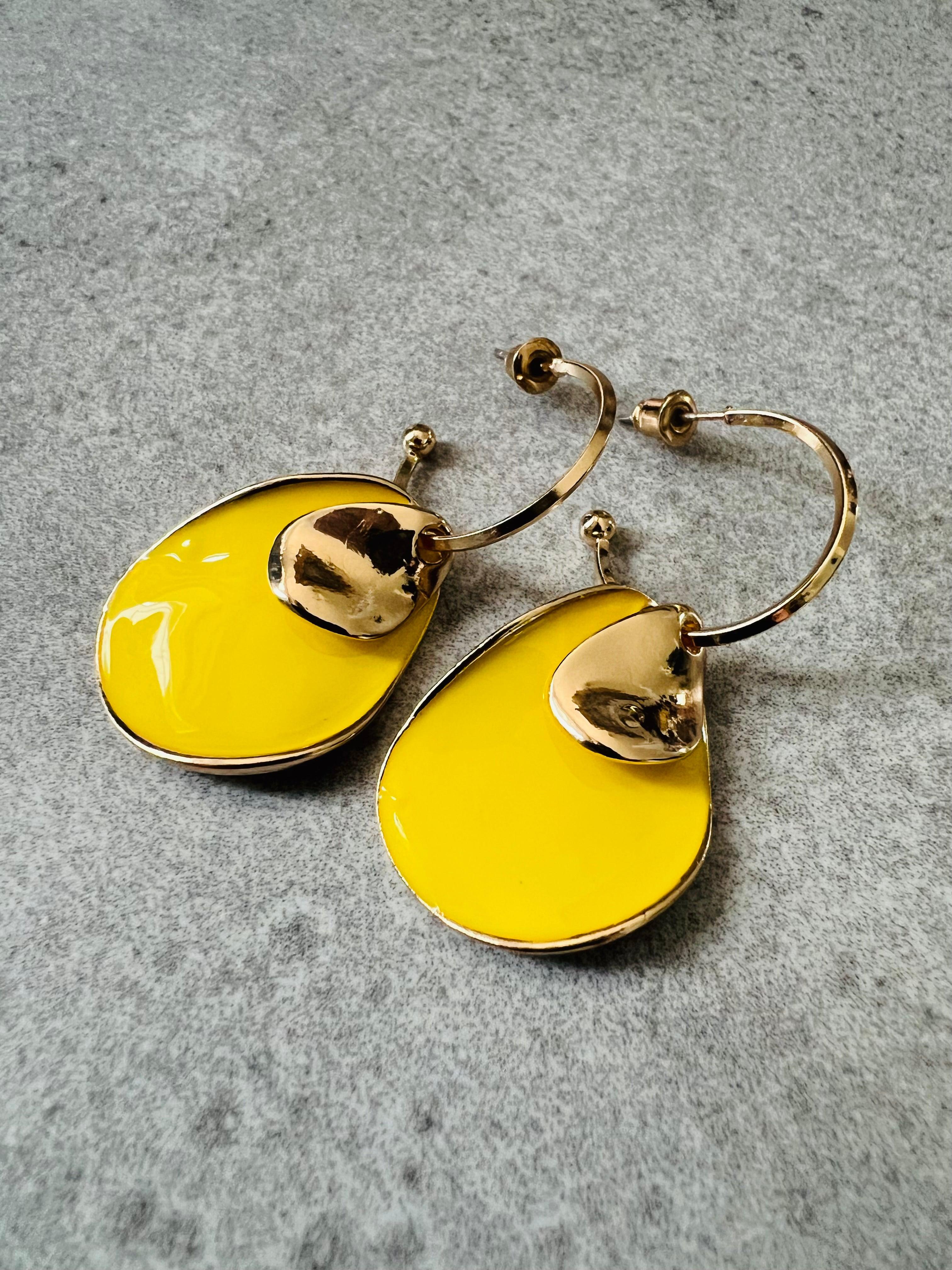 Boucles d’oreilles VICTORIA pampilles jaunes anneaux dorés - Créations Uniques