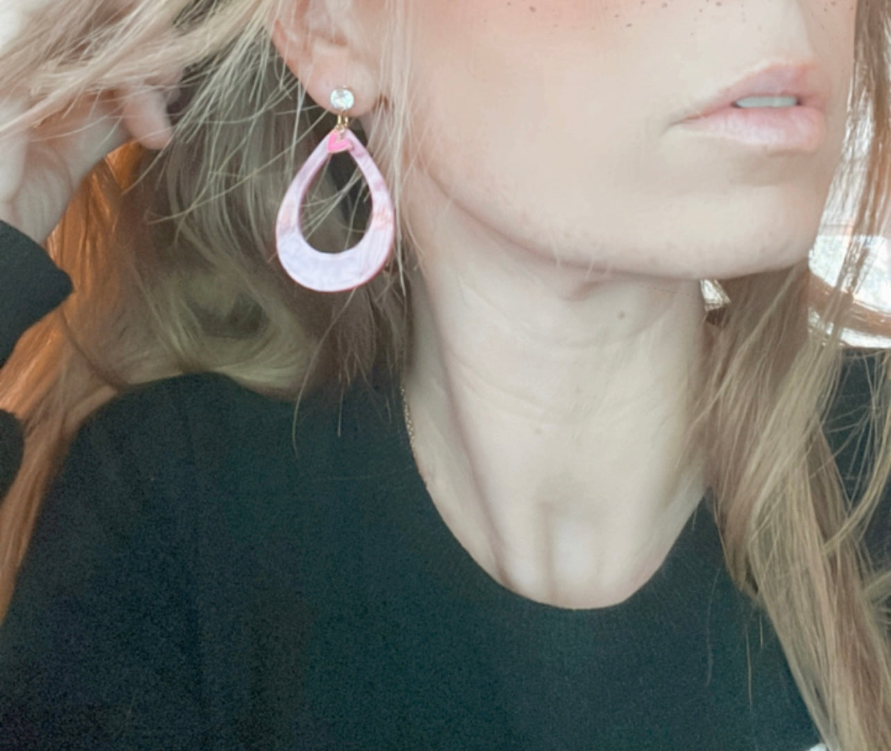 Boucles d’oreilles MAGGIE gouttes résine rose clous brillants - Créations Uniques - Créations Uniques