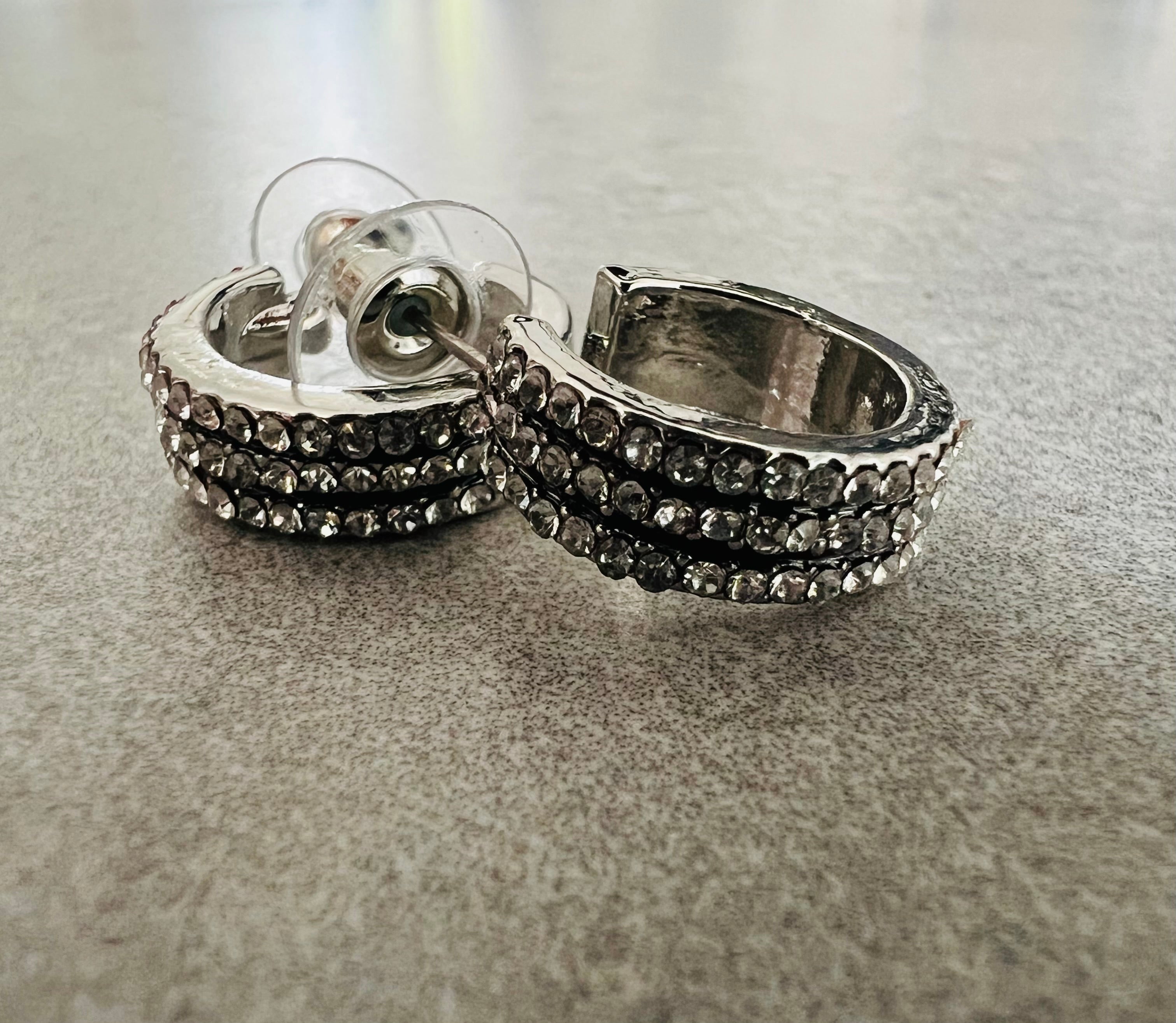 Boucles d’oreilles FELICIA mini créoles argentées strass - Créations Uniques