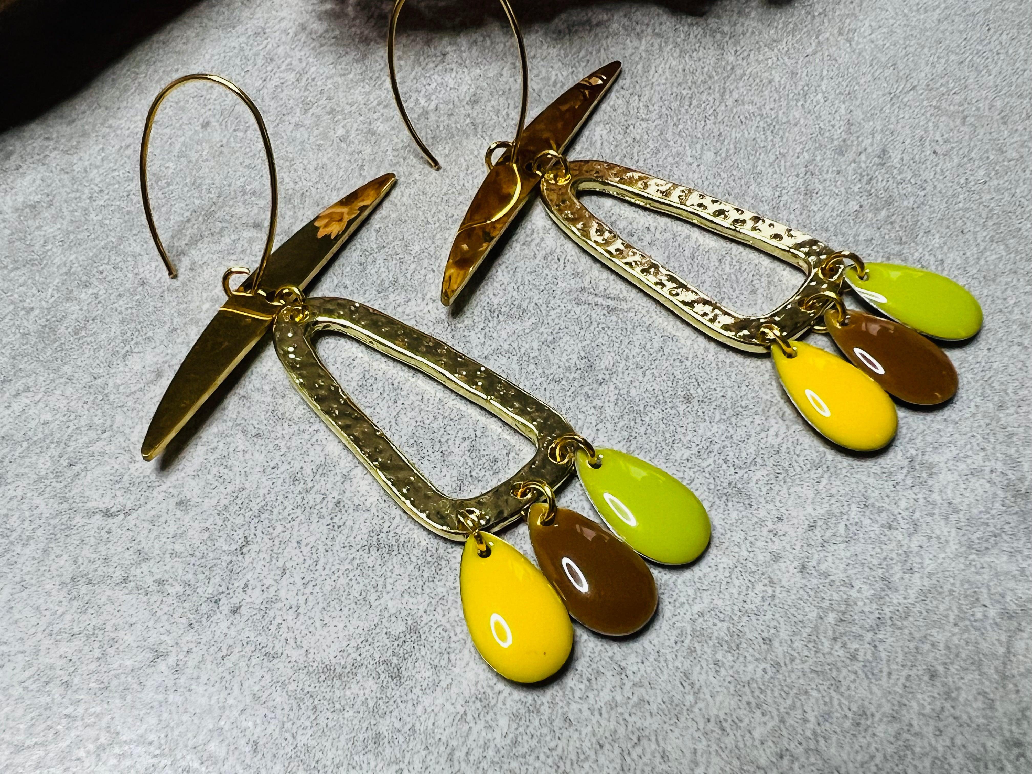 Boucles d’oreilles SARASVATI jaune marron noisette et vert anis - Créations Uniques - Créations Uniques