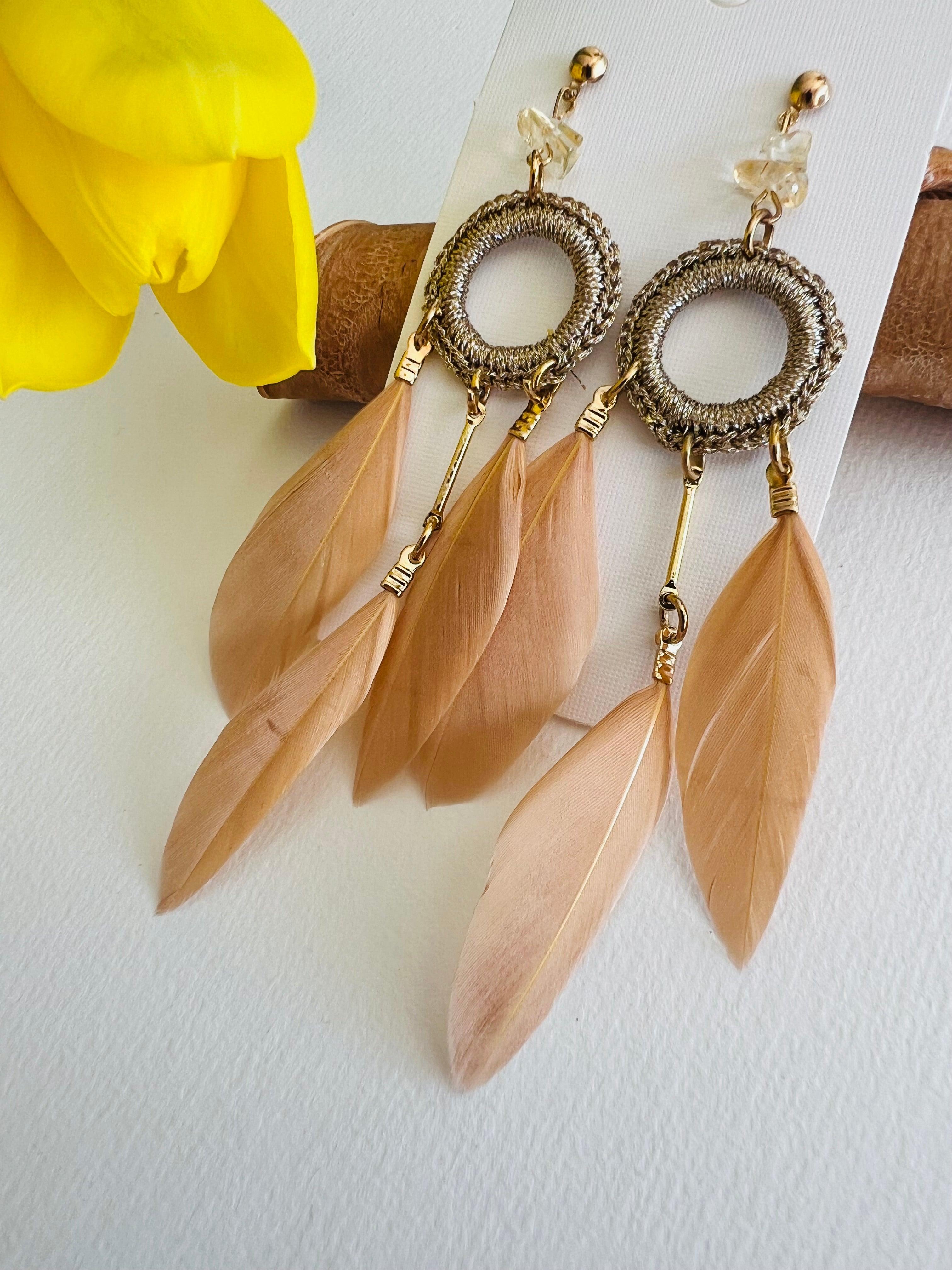 Boucles d’oreilles LIZA longues plumes marrons - Créations Uniques