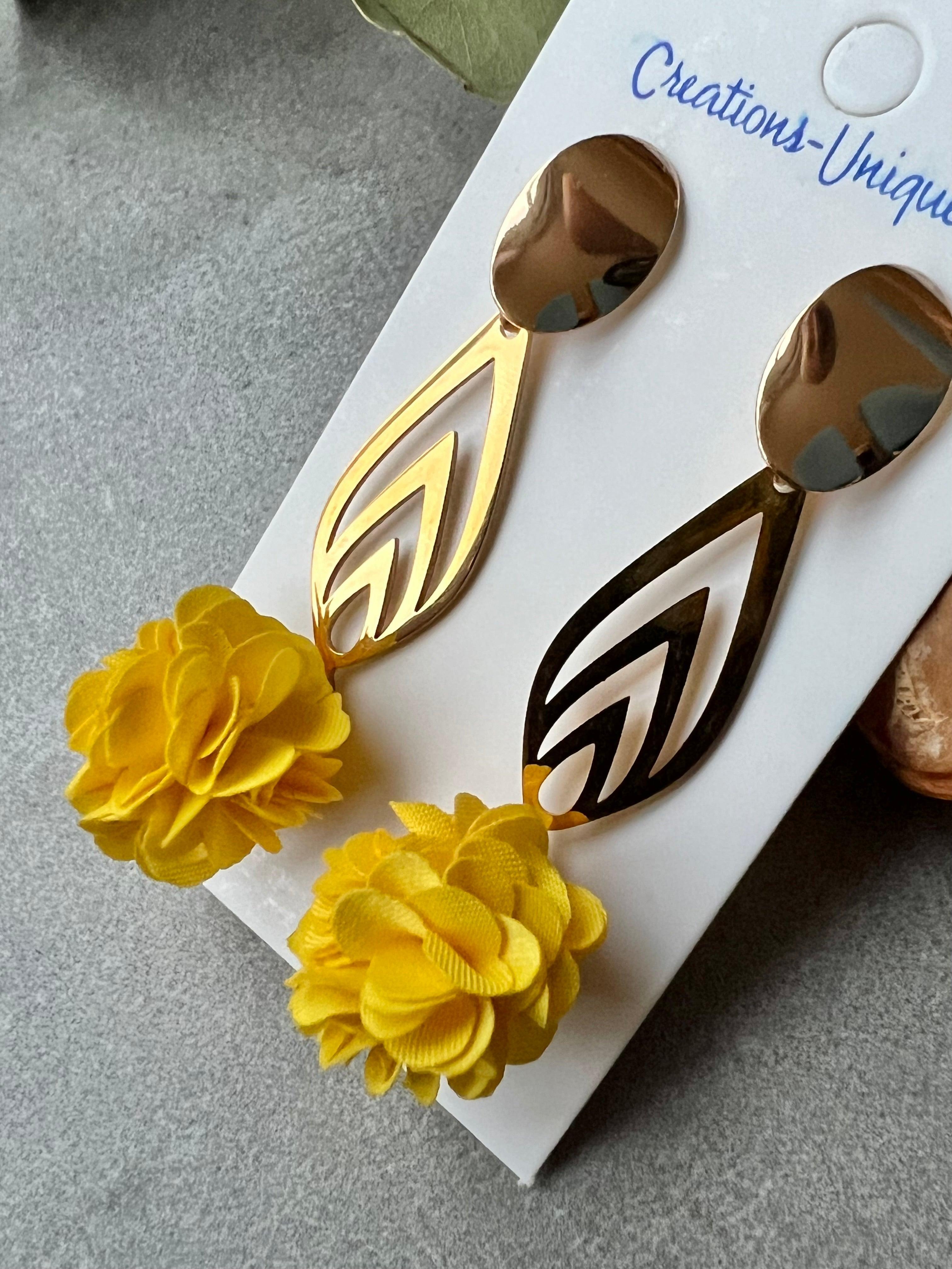 Boucles d’oreilles PAULETTE pompons jaunes - Créations Uniques - Créations Uniques