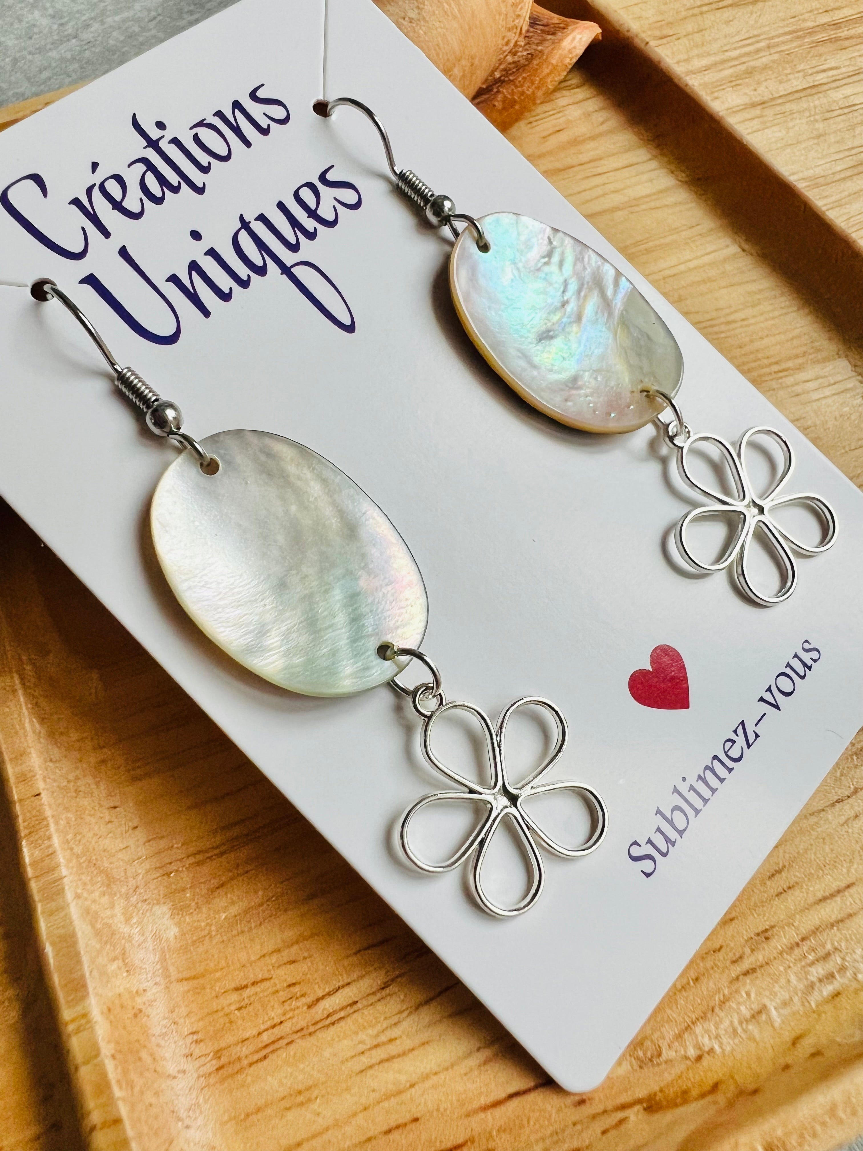 Boucles d’oreilles MARGUERITE fleurs argentées et nacre - Créations Uniques - Créations Uniques