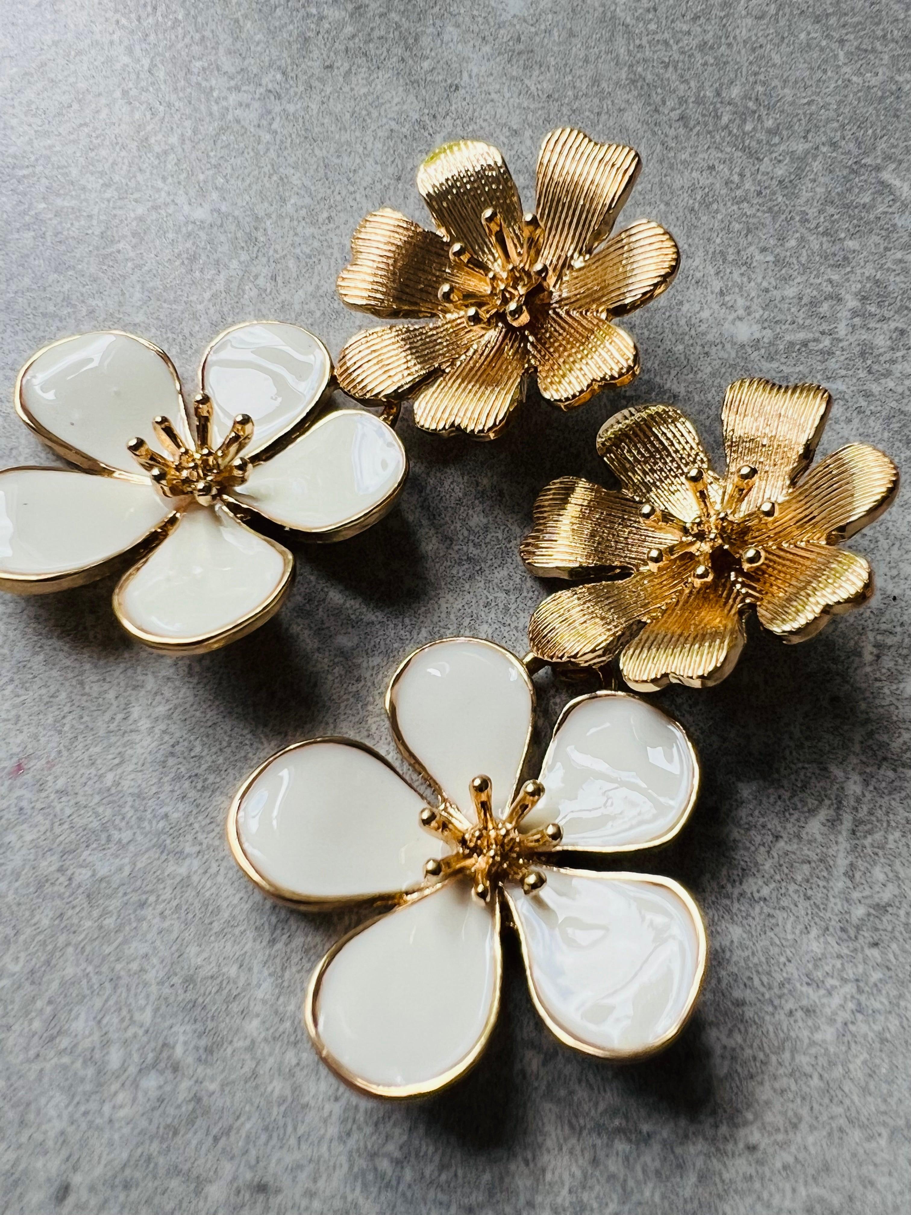 Boucles d’oreilles ANGELINE fleurs blanches et dorées - Créations Uniques