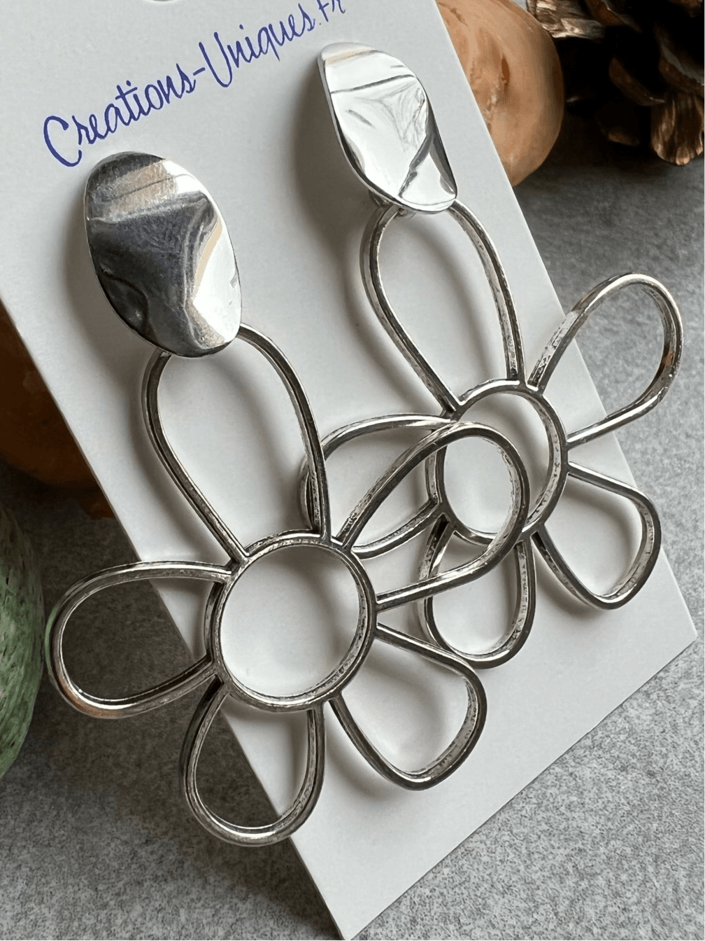 Boucles d’oreilles ENOLA fleurs argentées - Créations Uniques - Créations Uniques