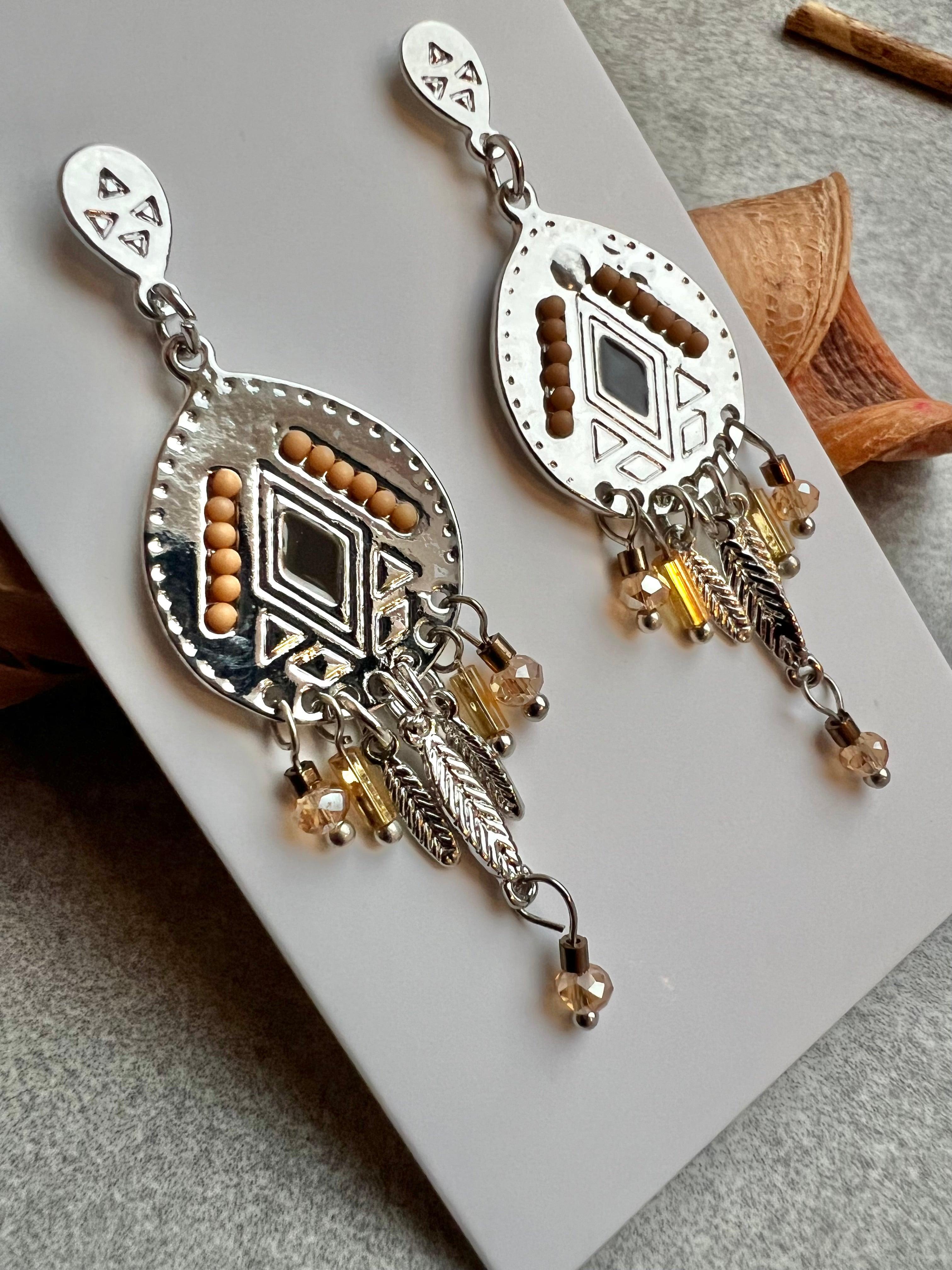 Boucles d’oreilles GIGI argenté et beige - Créations Uniques