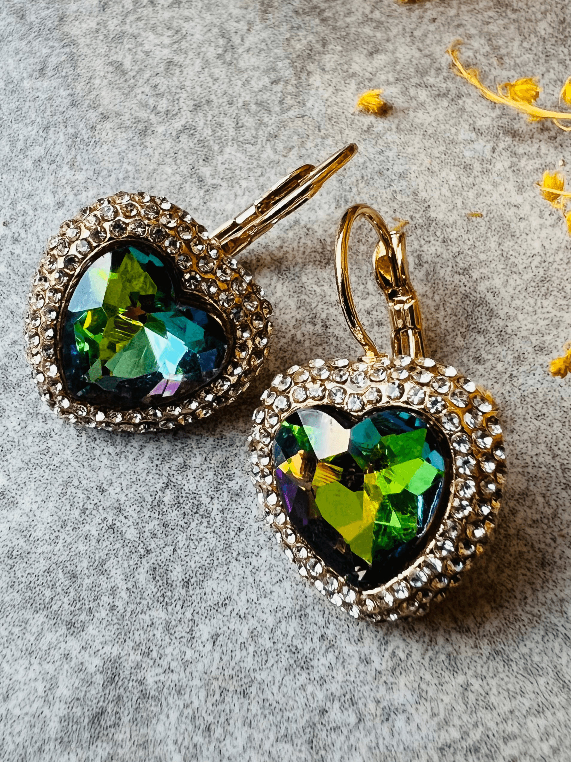 Boucles d’oreilles RONNIE cœurs reflets strass crochets dormeuses - Créations Uniques