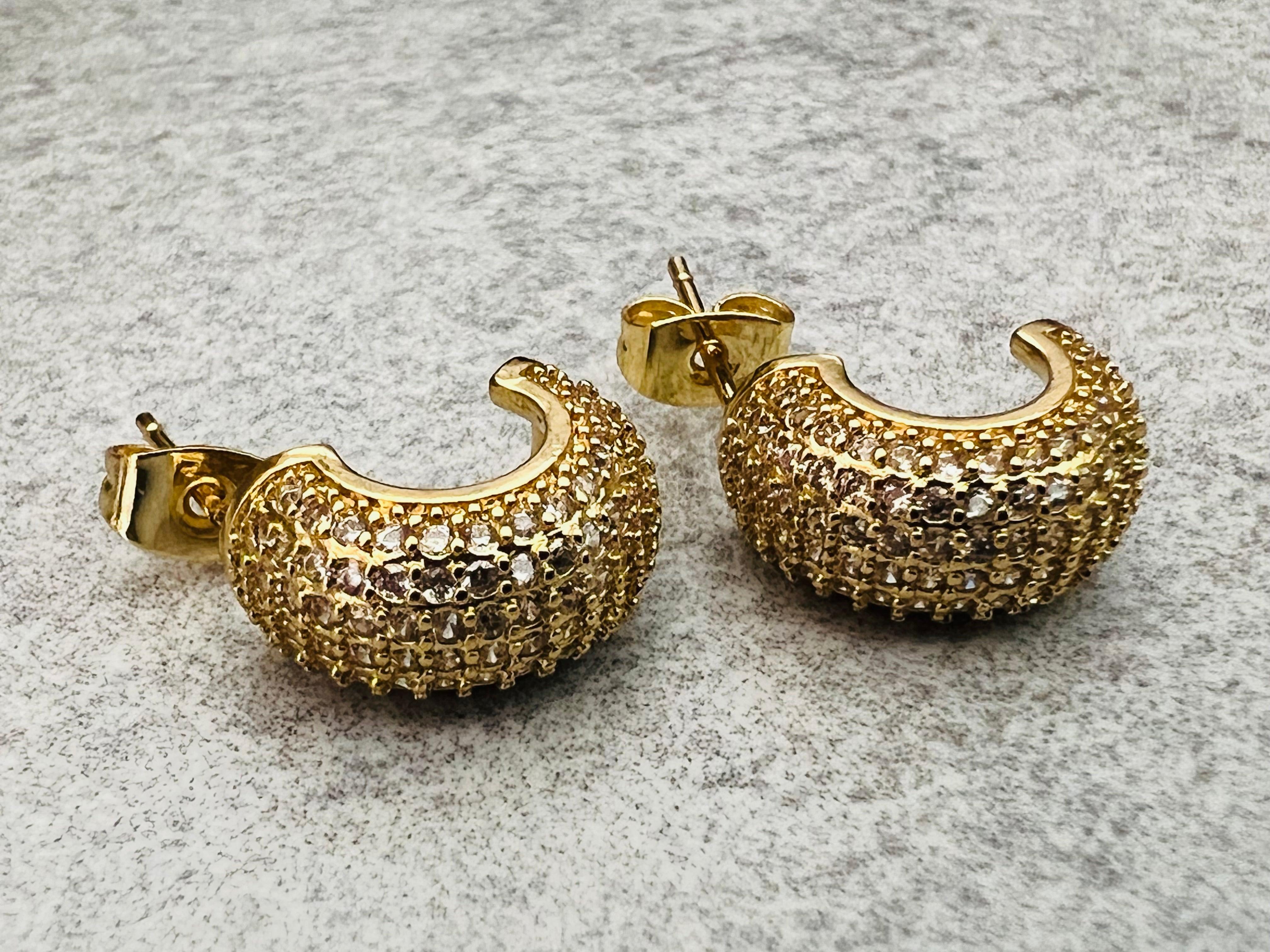 Boucles d’oreilles JAICY mini créoles bombées strass - Créations Uniques