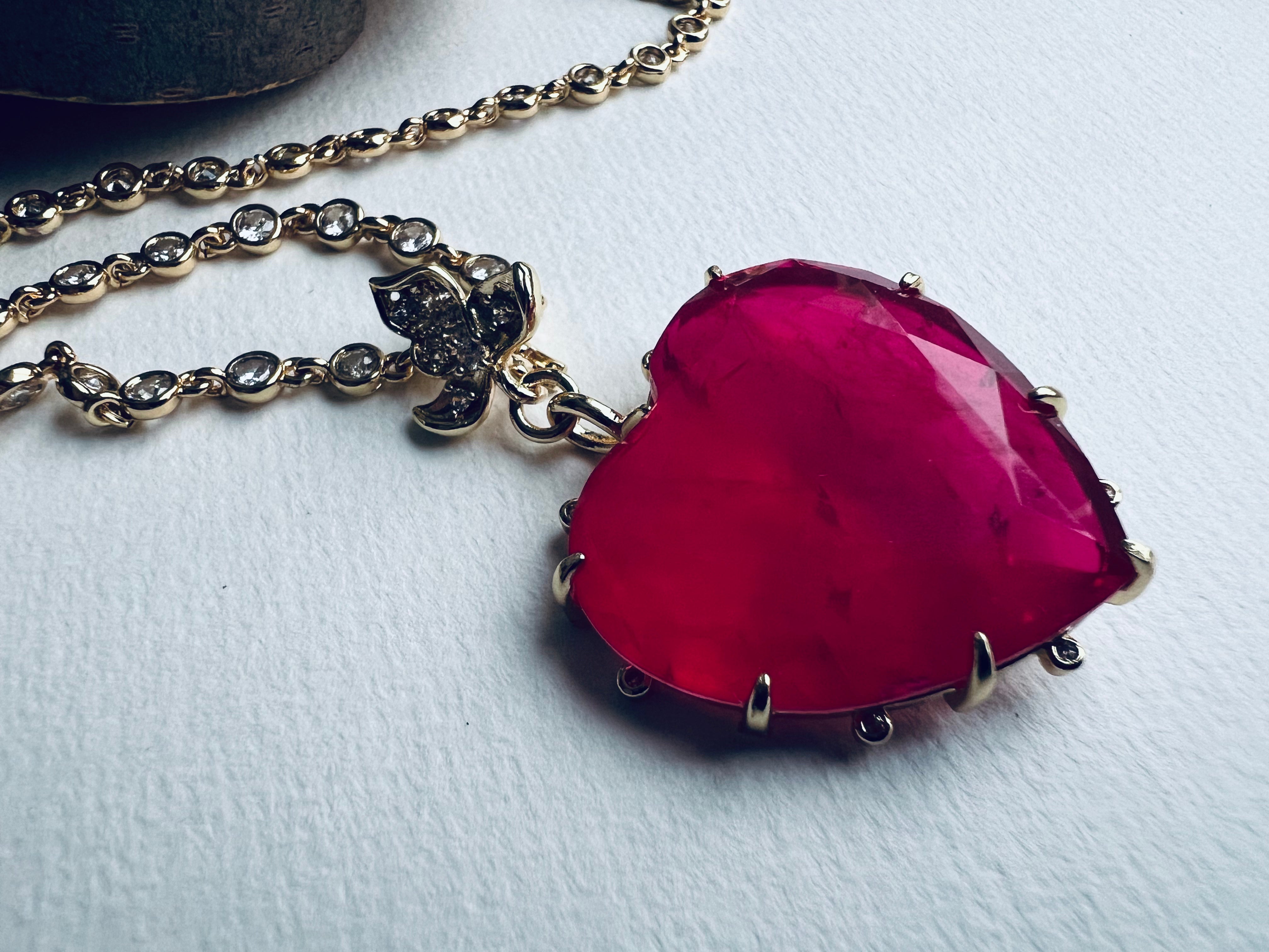 Collier TERRY sautoir pendentif cœur rose fuchsia chaîne dorée diamantée - Créations Uniques