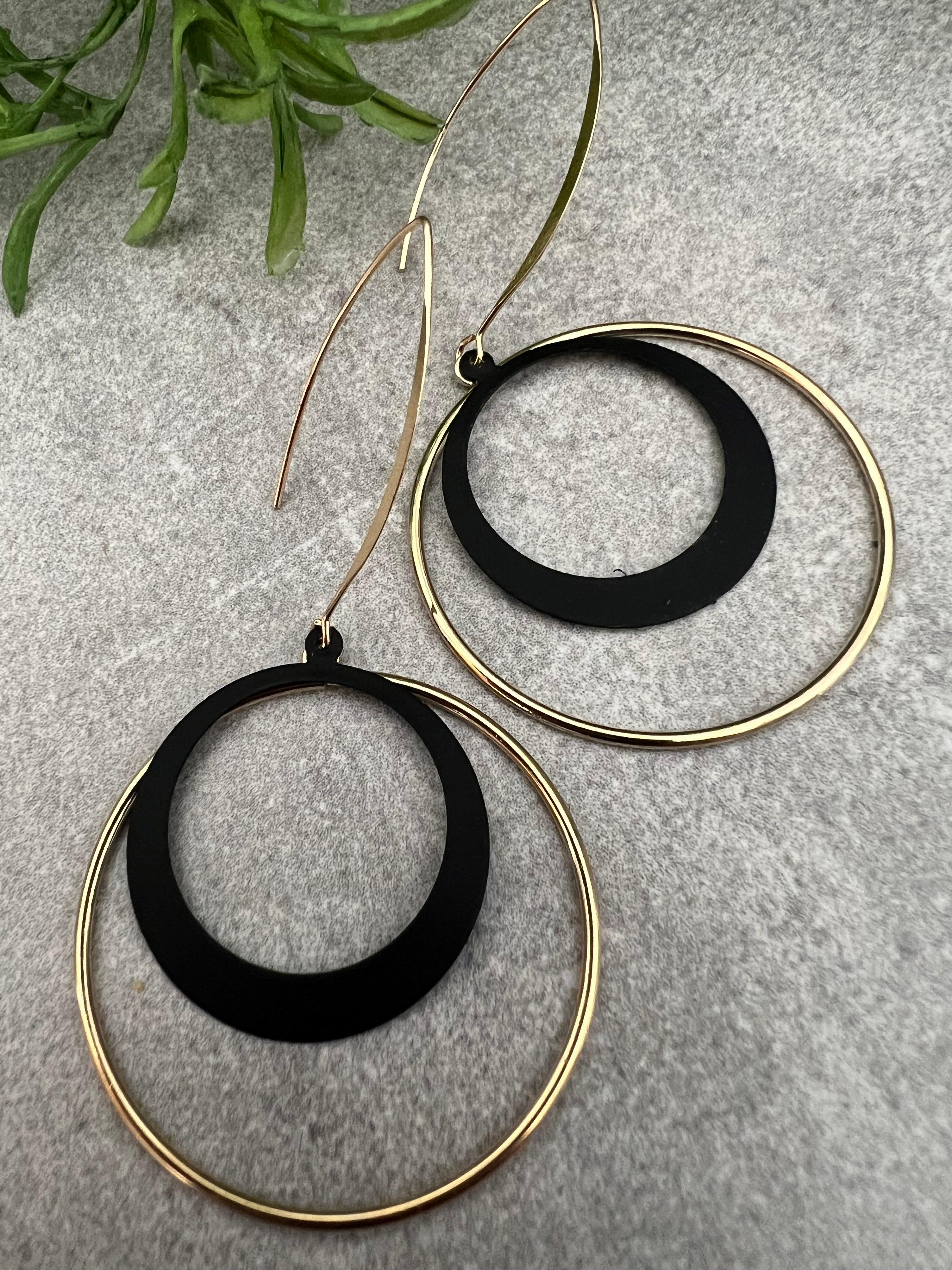 Boucles d’oreilles DELIA noires et dorées - Créations Uniques - Créations Uniques
