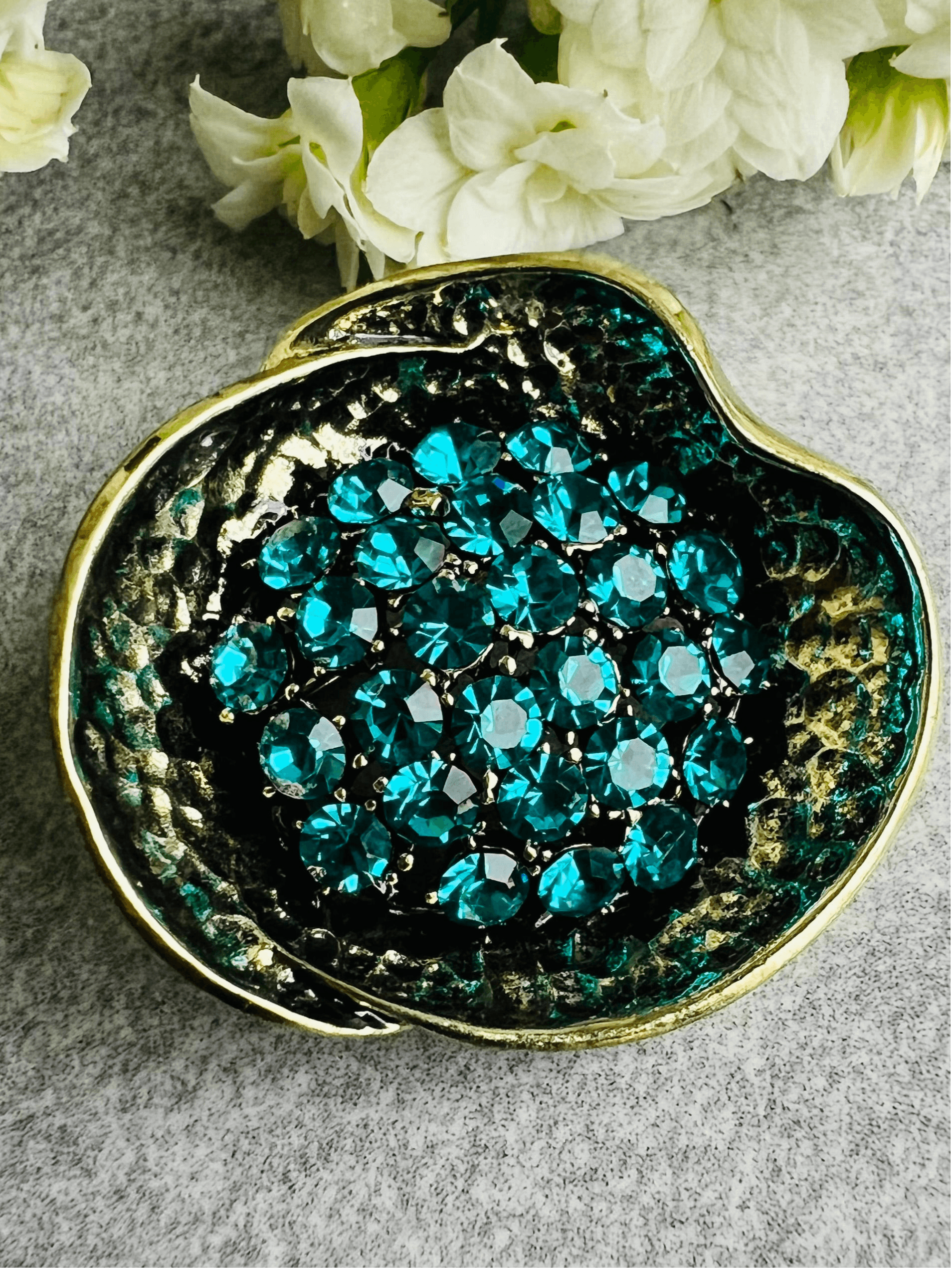 Broche BETTINA style classique strass bleu turquoise - Créations Uniques