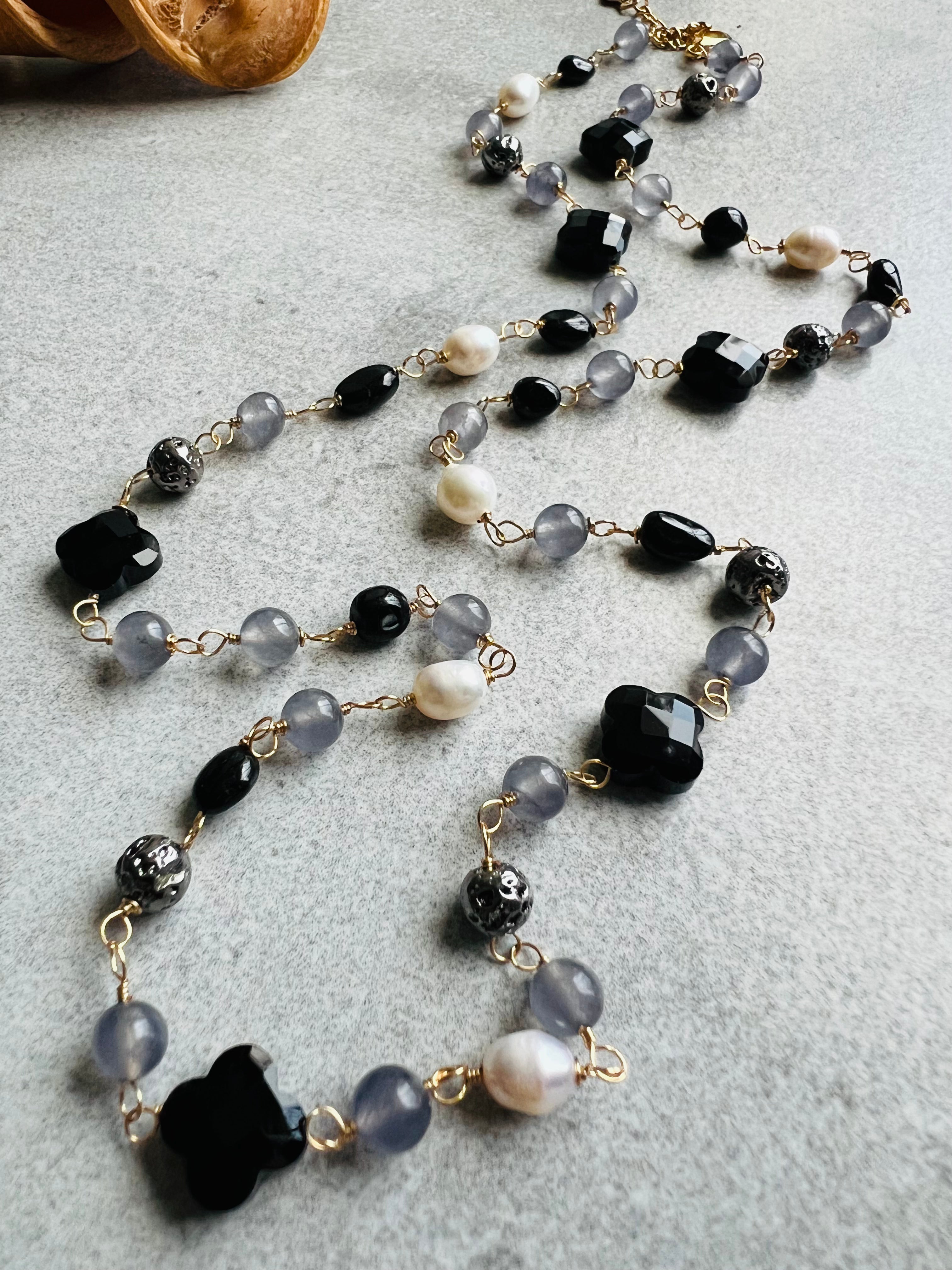 Collier VERA perles noires et grises - Créations Uniques