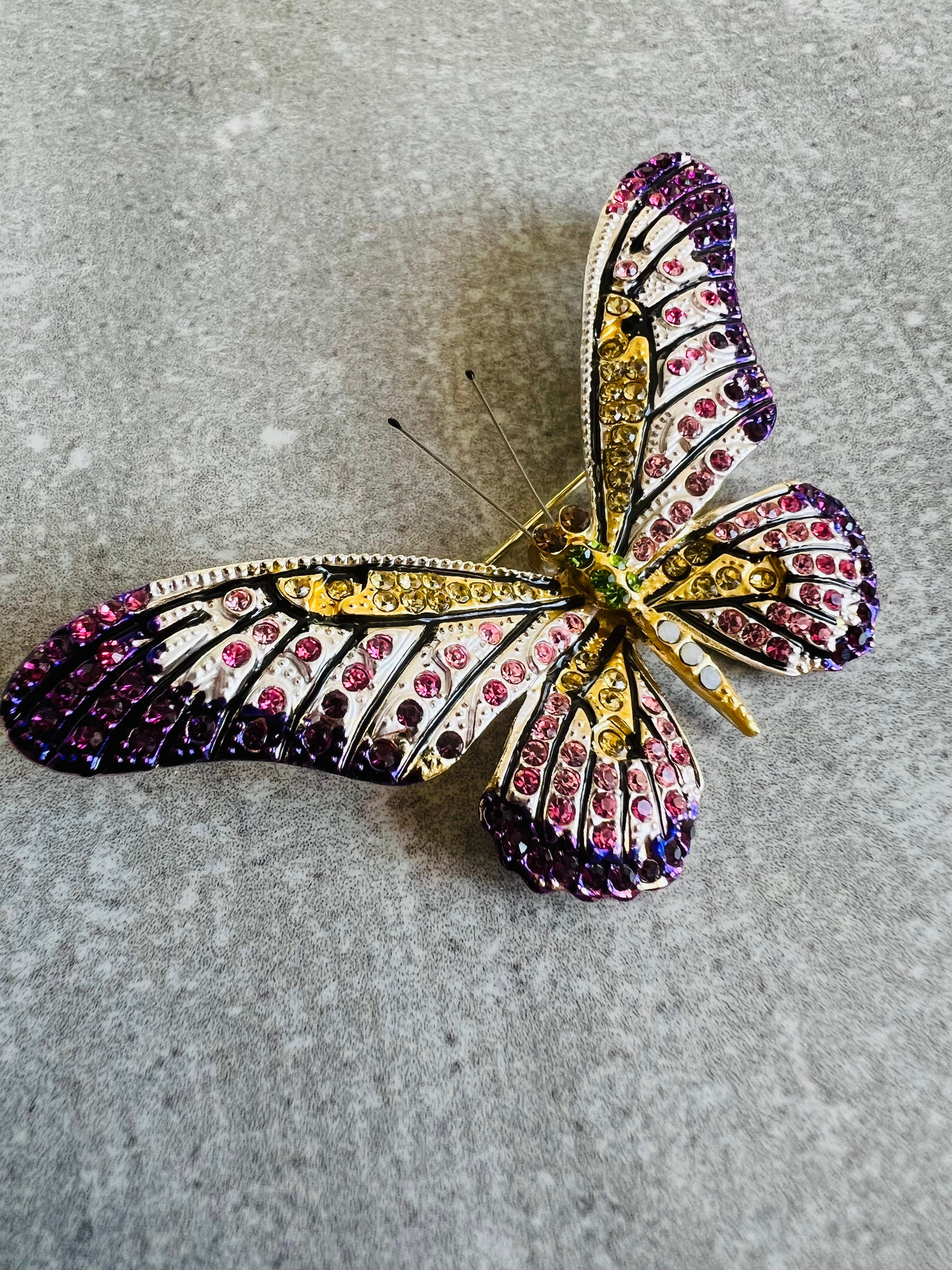 Broche CHARLYN grand papillon strass blanc et violet - Créations Uniques