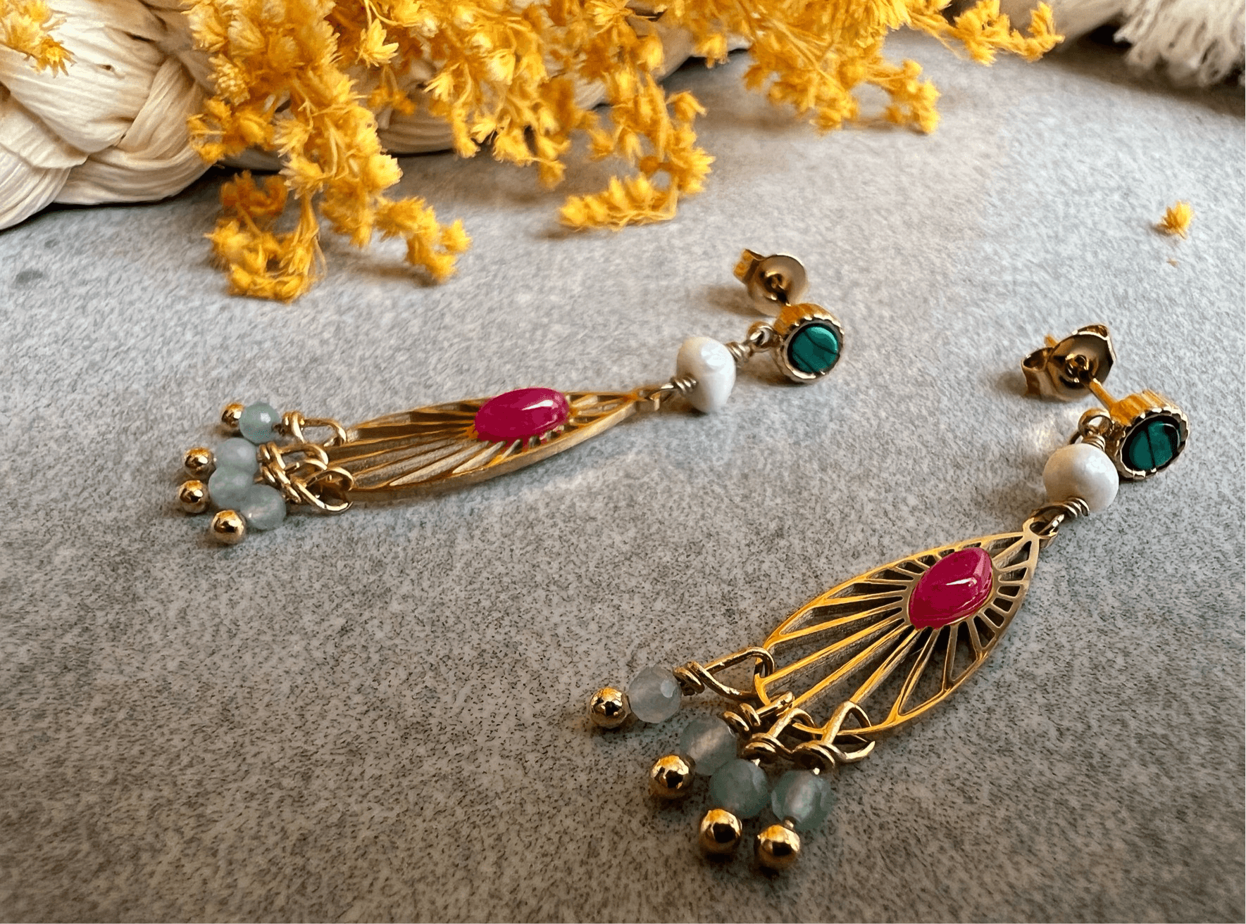 Boucles d’oreilles EVE-SARA fines et discrètes , gouttes dorées - Créations Uniques