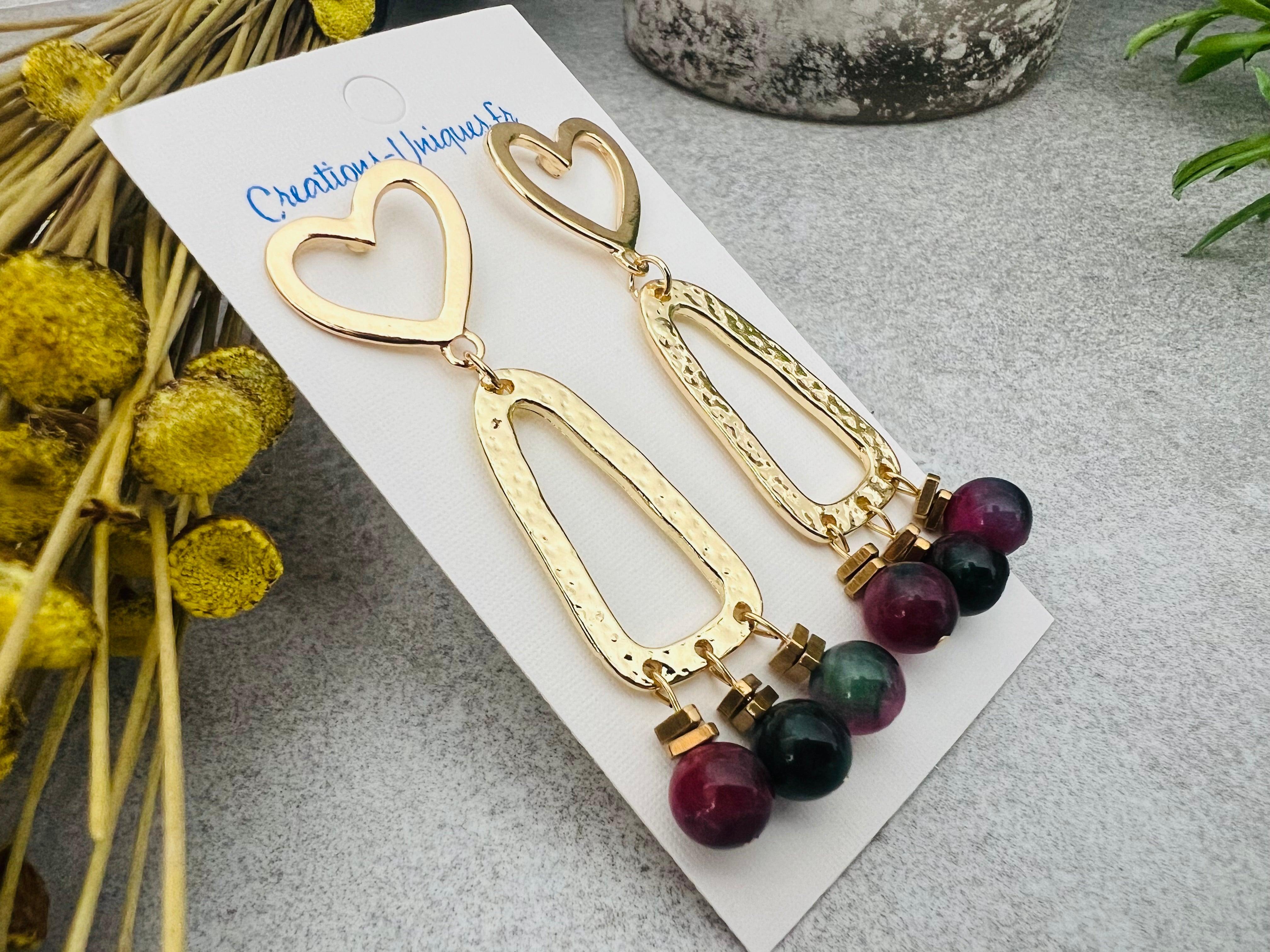 Boucles d’oreilles PATRICIA perles violine et clous cœurs dorés - Créations Uniques - Créations Uniques