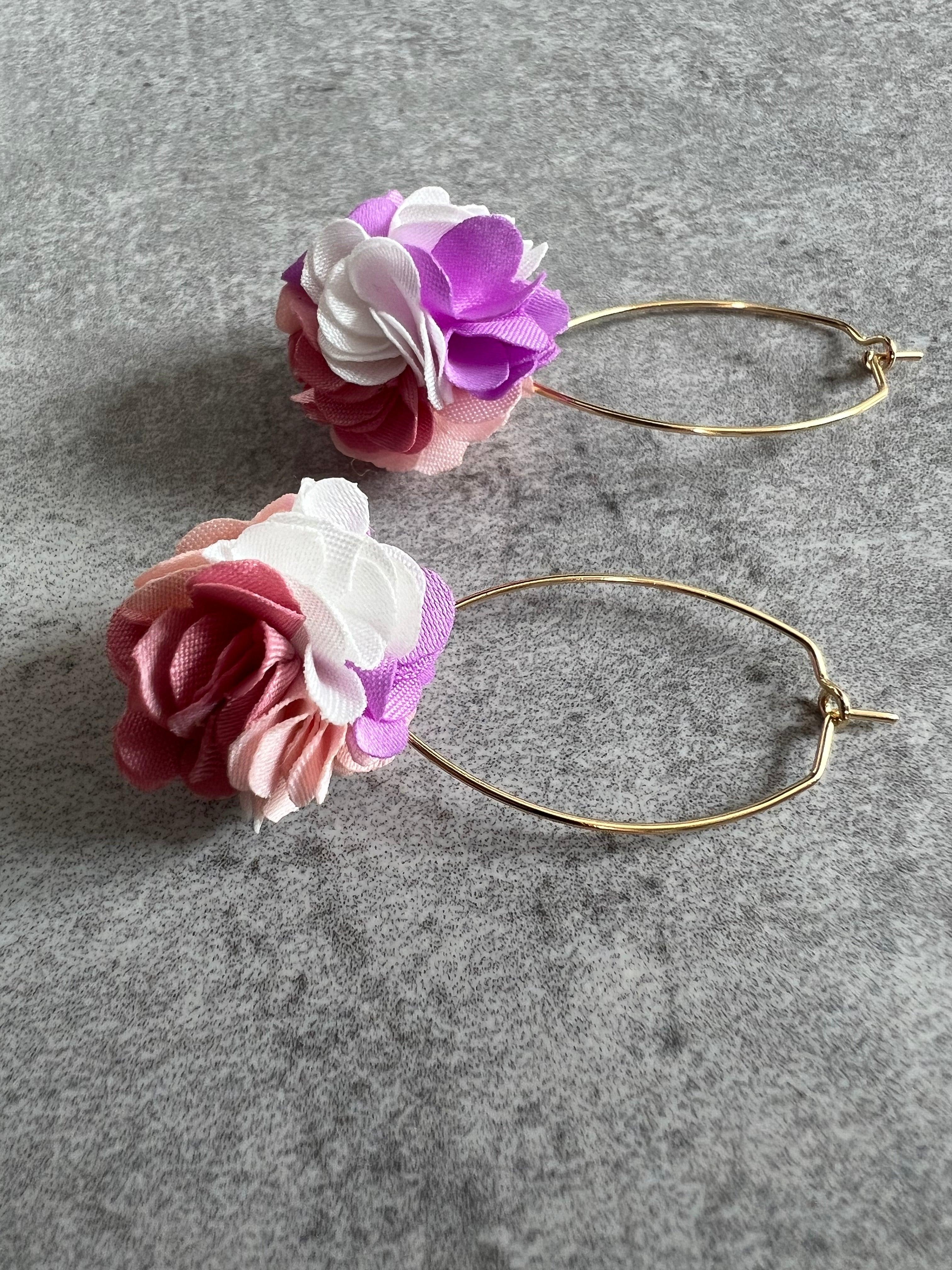 Boucles d’oreilles DENYSE pompons violet rose - Créations Uniques - Créations Uniques
