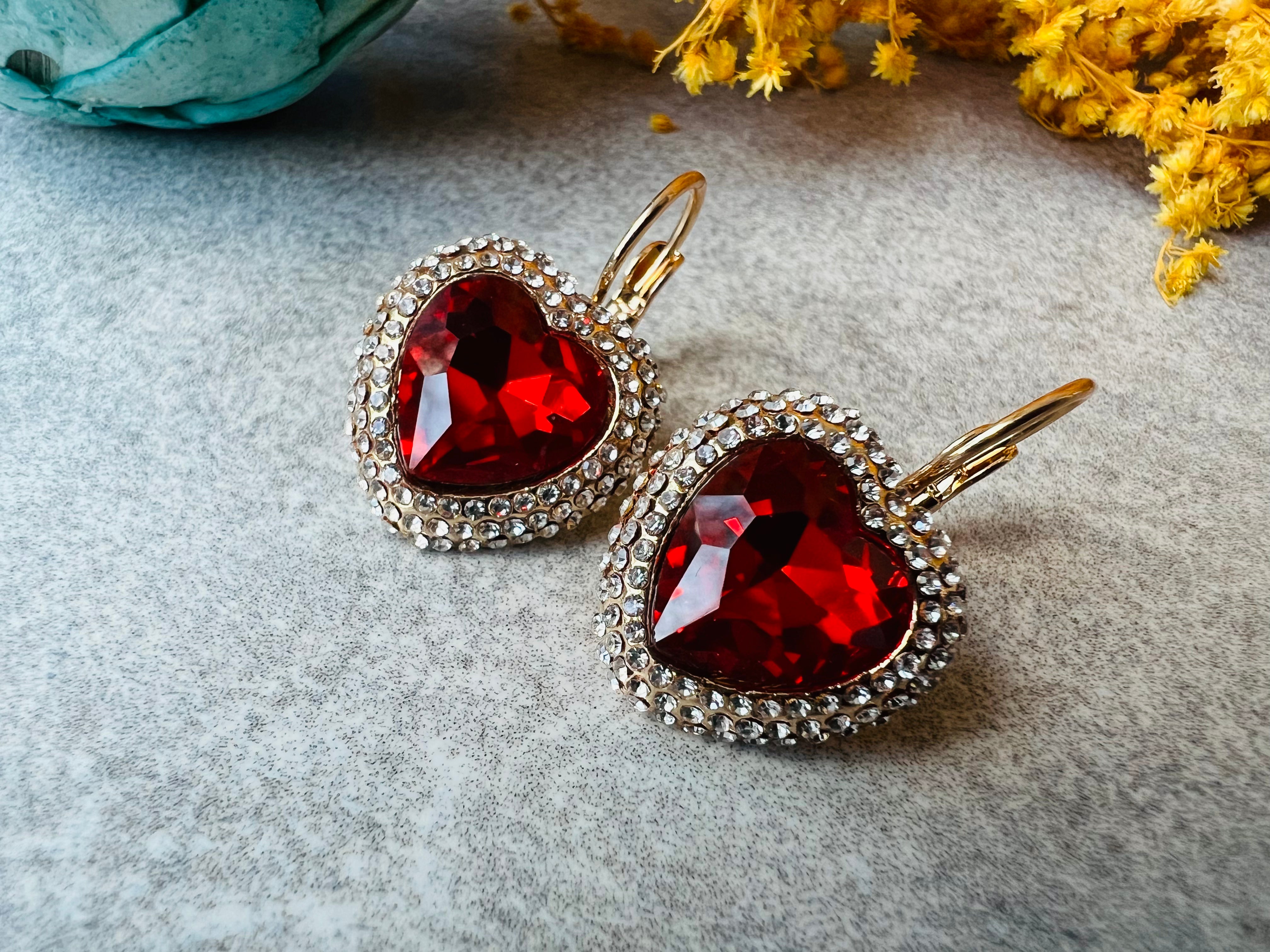 Boucles d’oreilles RONNIE cœurs rouges strass crochets dormeuses - Créations Uniques