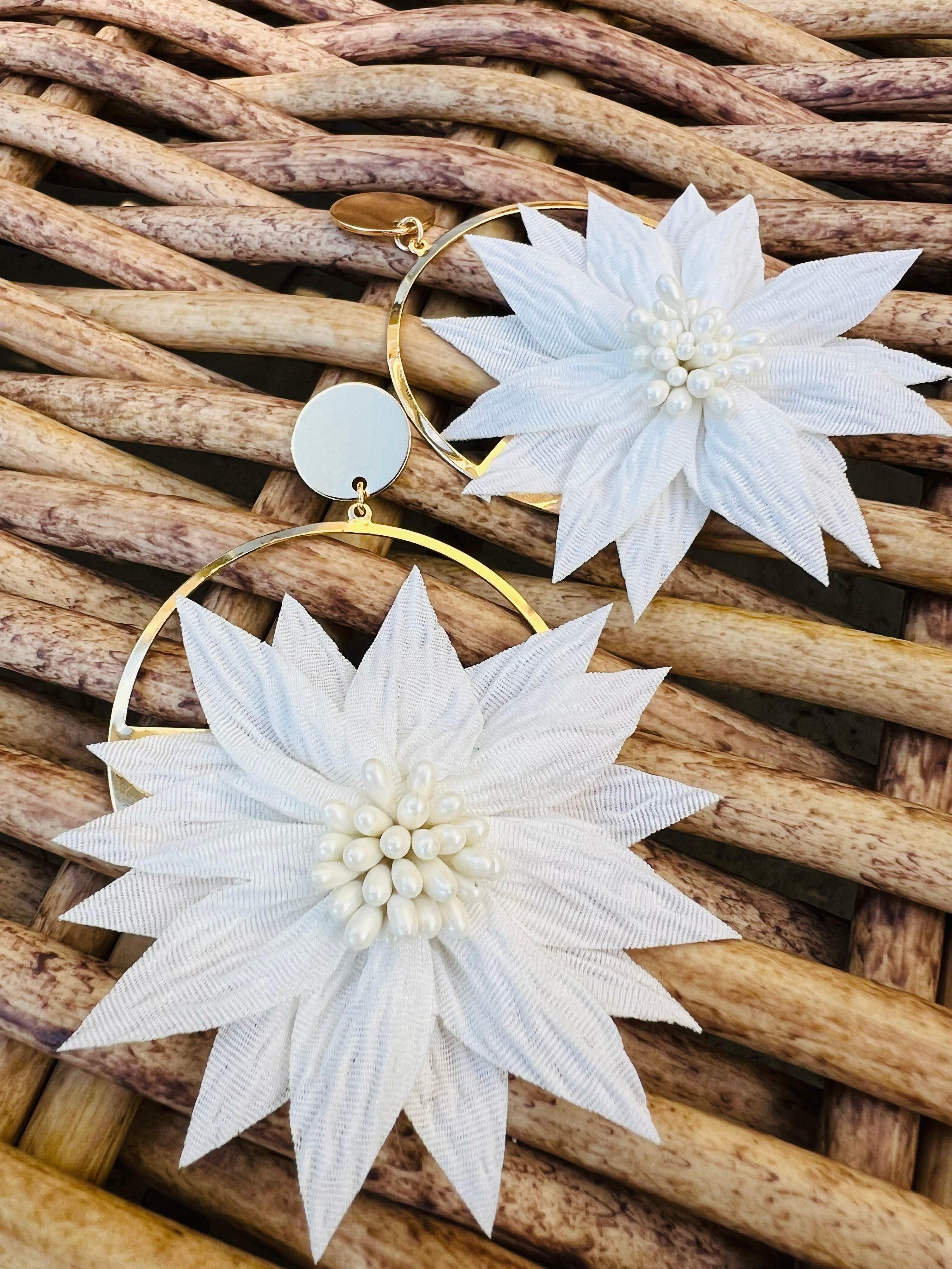 Boucles d’oreilles JEMMA grand modèle fleurs blanches tissu - Créations Uniques