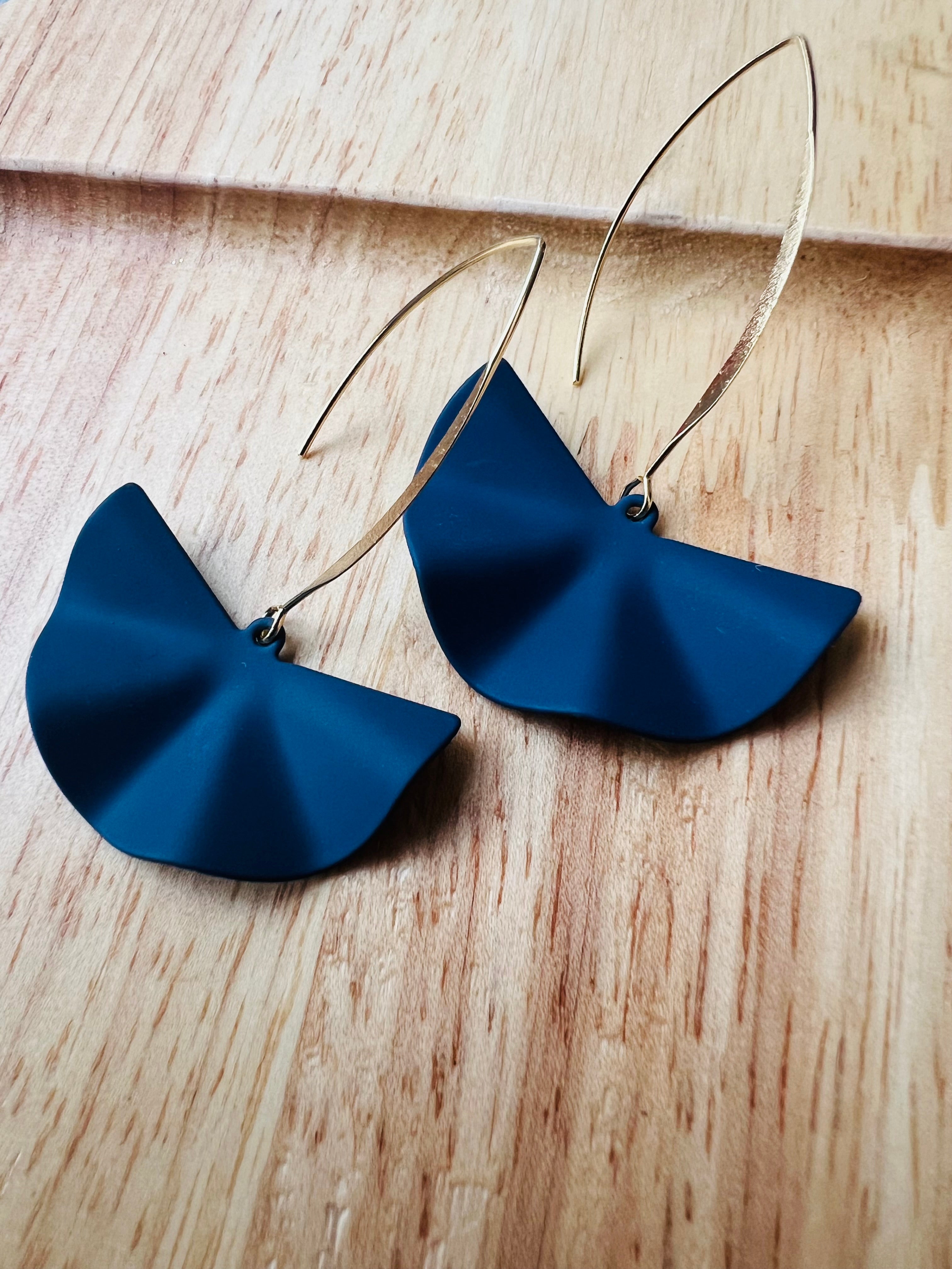 Boucles d’oreilles ADELE éventail noir, style casual - Créations Uniques - Créations Uniques