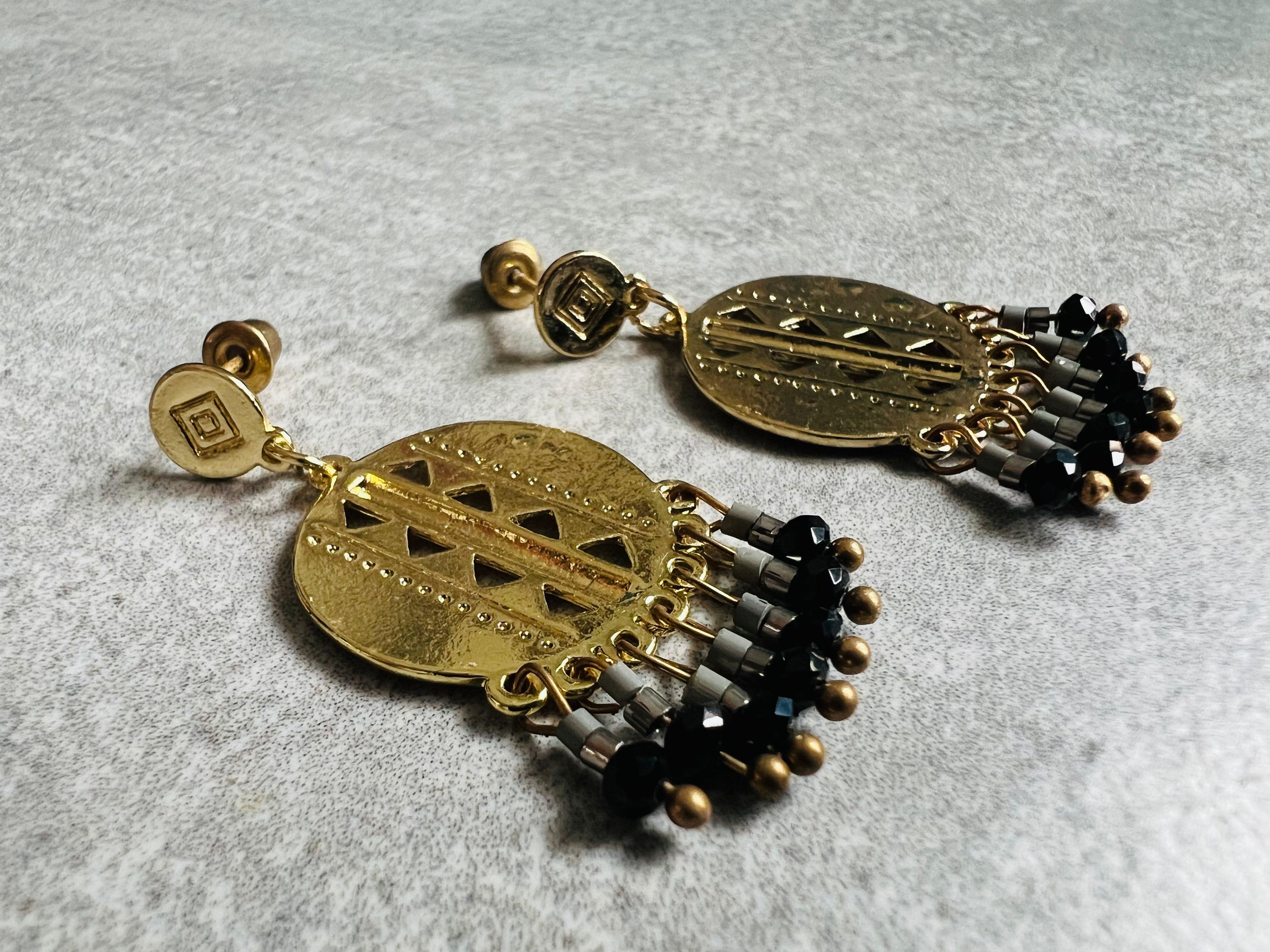 Boucles d’oreilles GIGI style ethnique doré perles noires - Créations Uniques