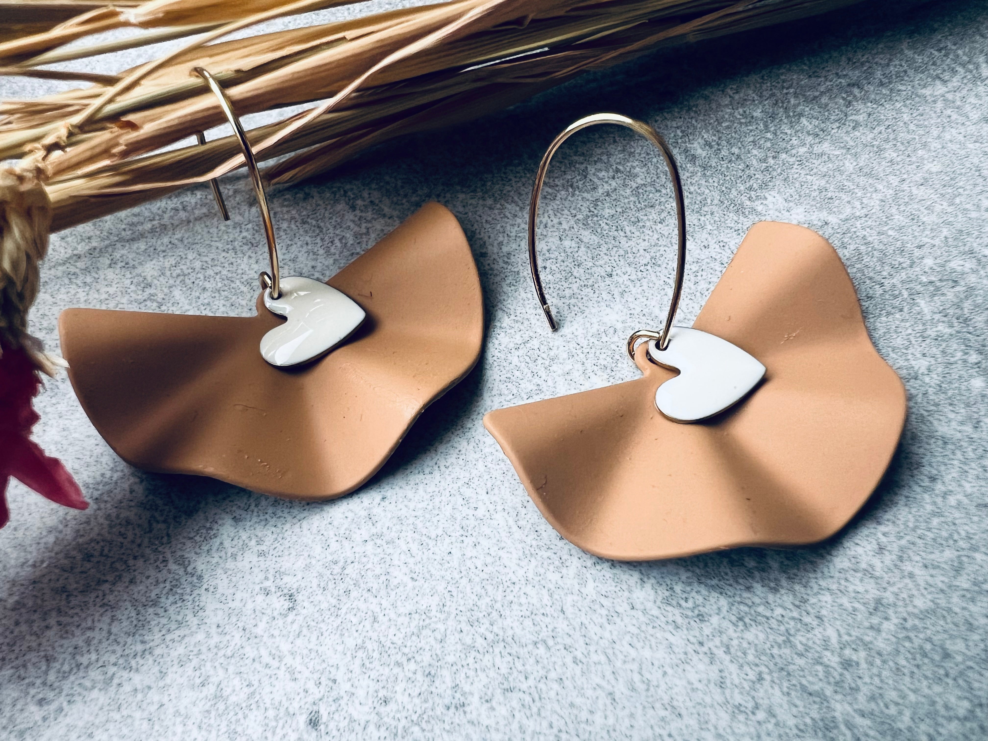 Boucles d’oreilles SELENE éventails beiges - Créations Uniques - Créations Uniques