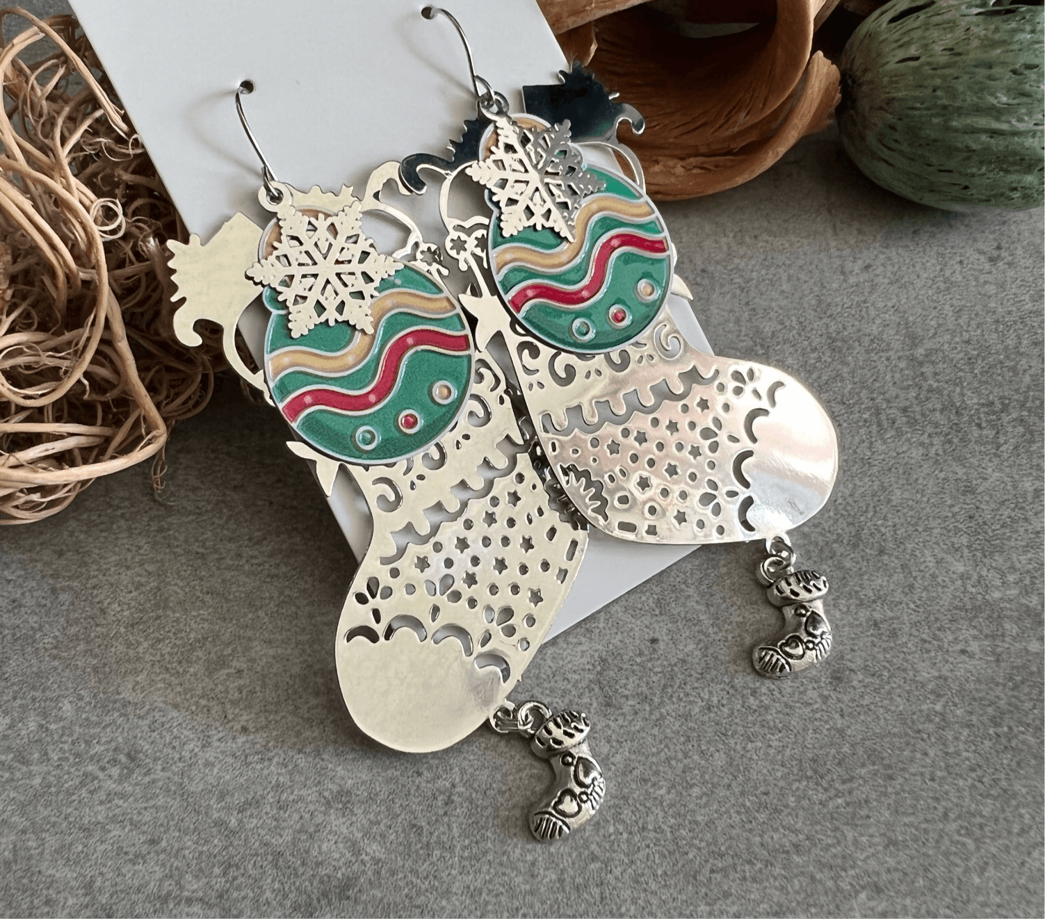 Boucles d’oreilles KATE chaussettes argentées de Noël- Créations Uniques - Créations Uniques