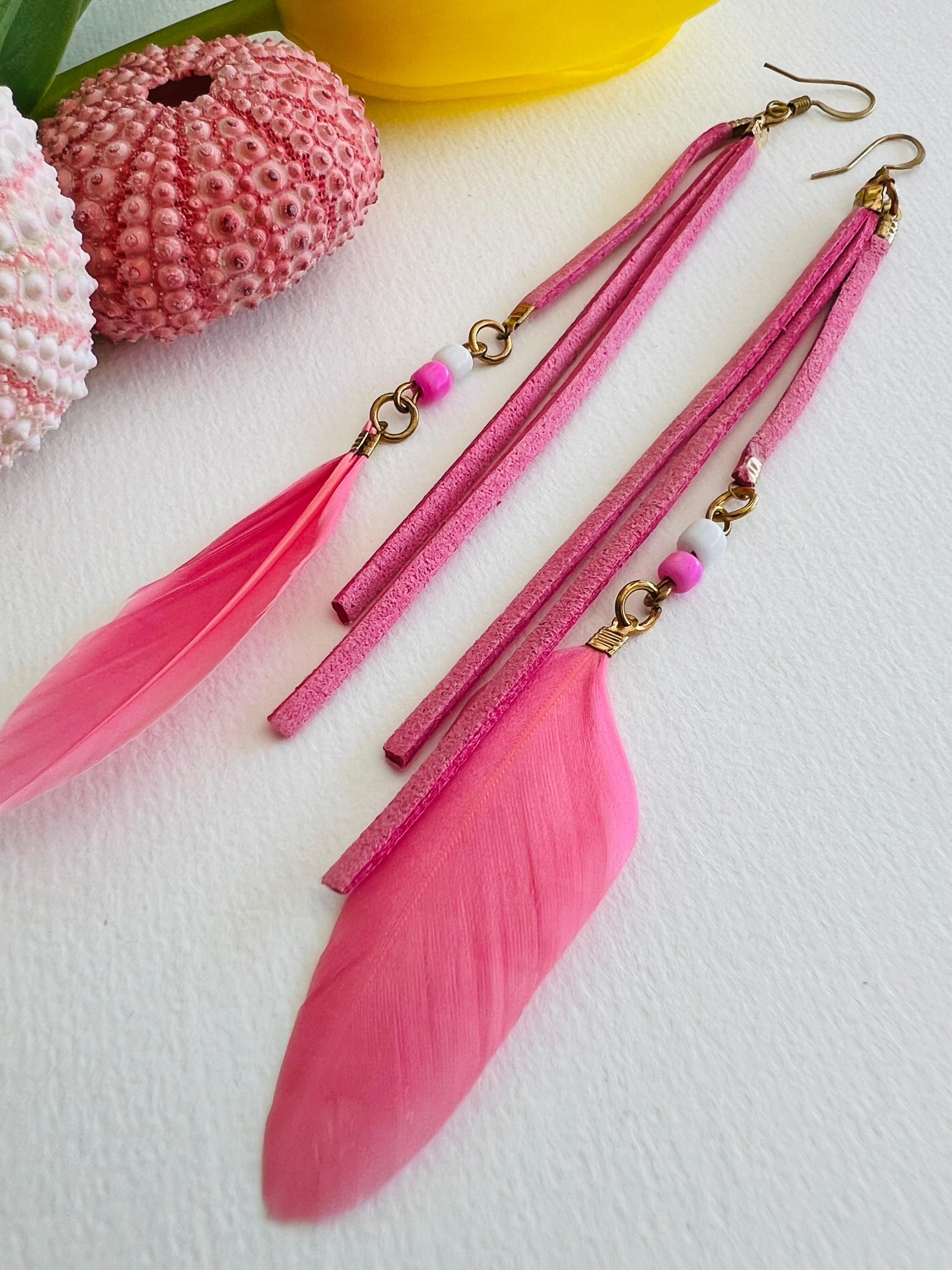 Boucles d’oreilles longues DEVA plumes roses - Créations Uniques