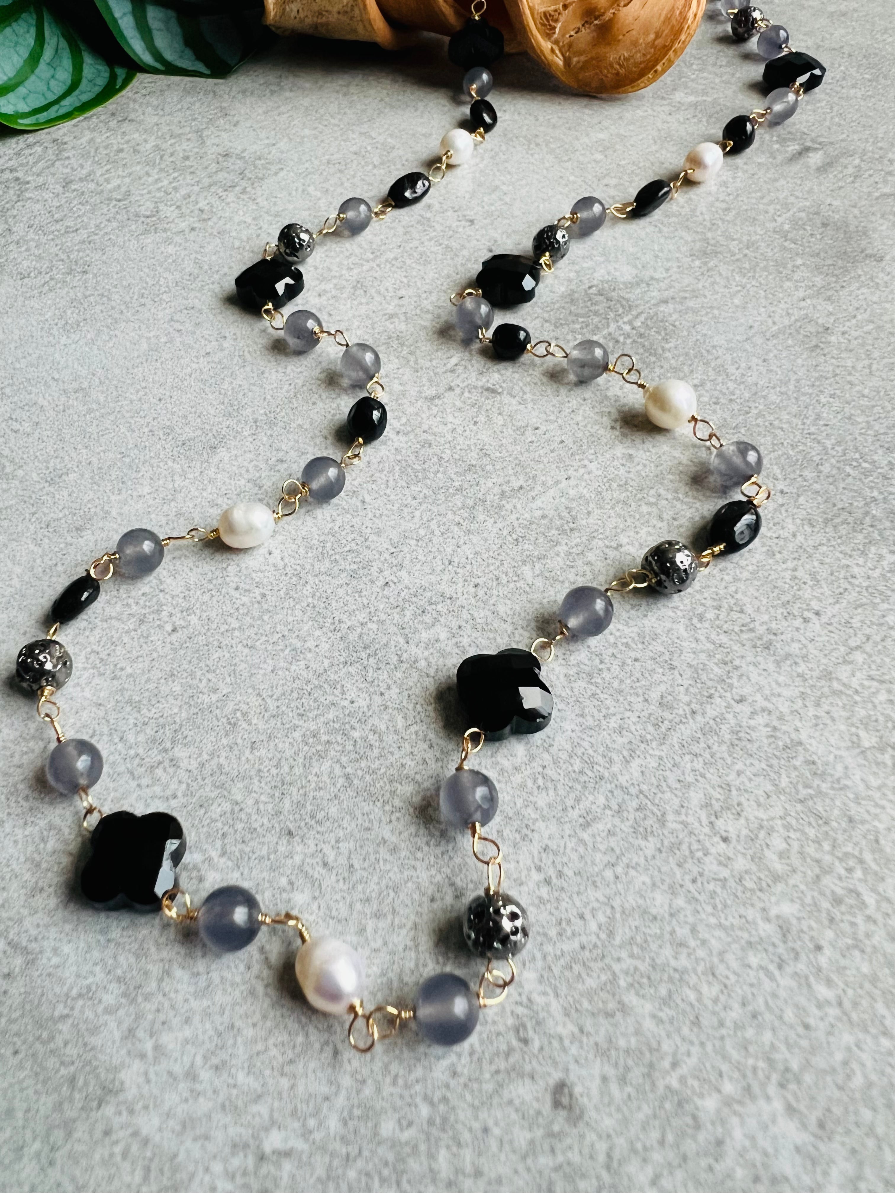 Collier VERA perles noires et grises - Créations Uniques