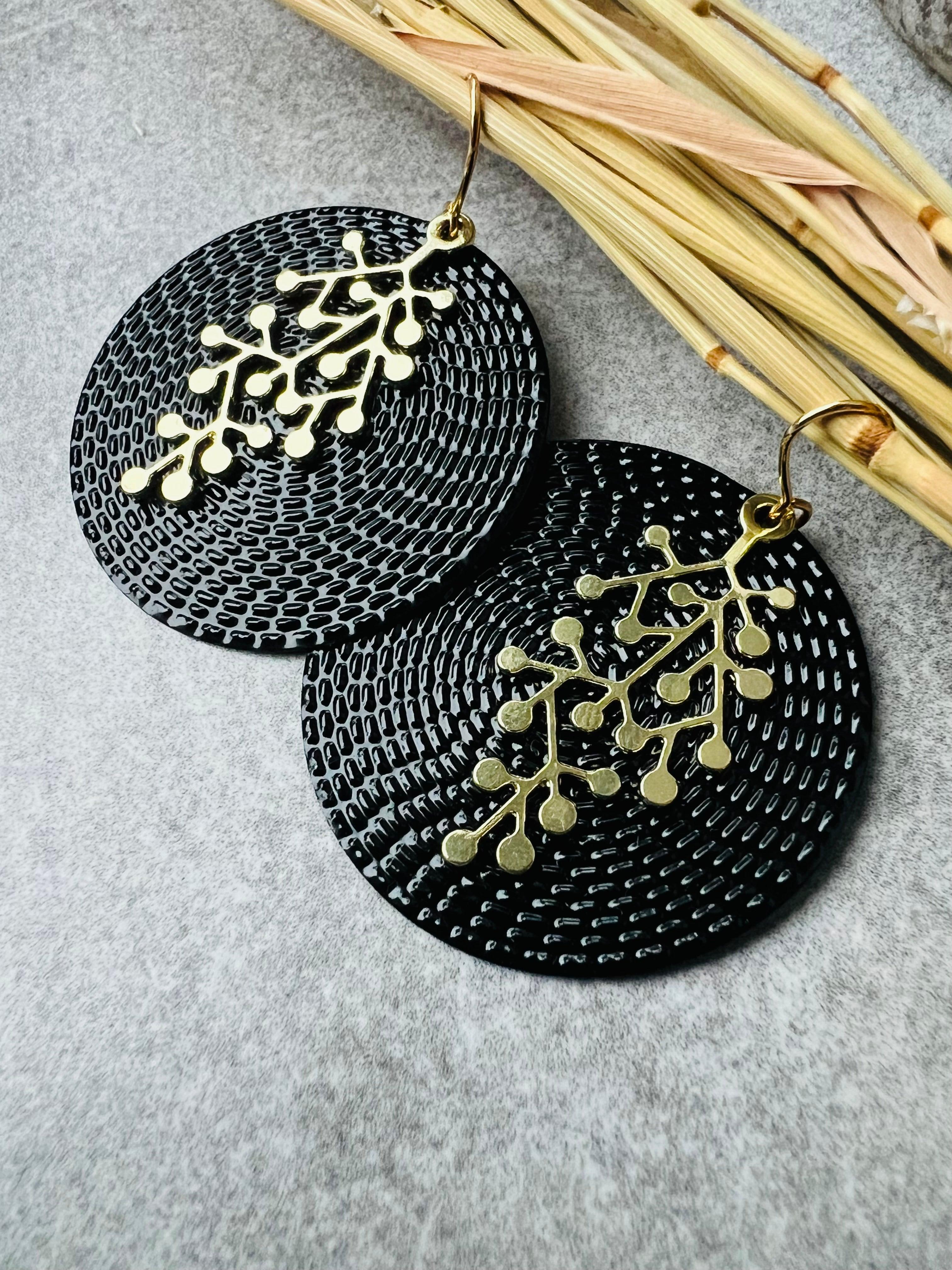 Boucles d’oreilles ELINA disques noirs et feuillage doré - Créations Uniques - Créations Uniques