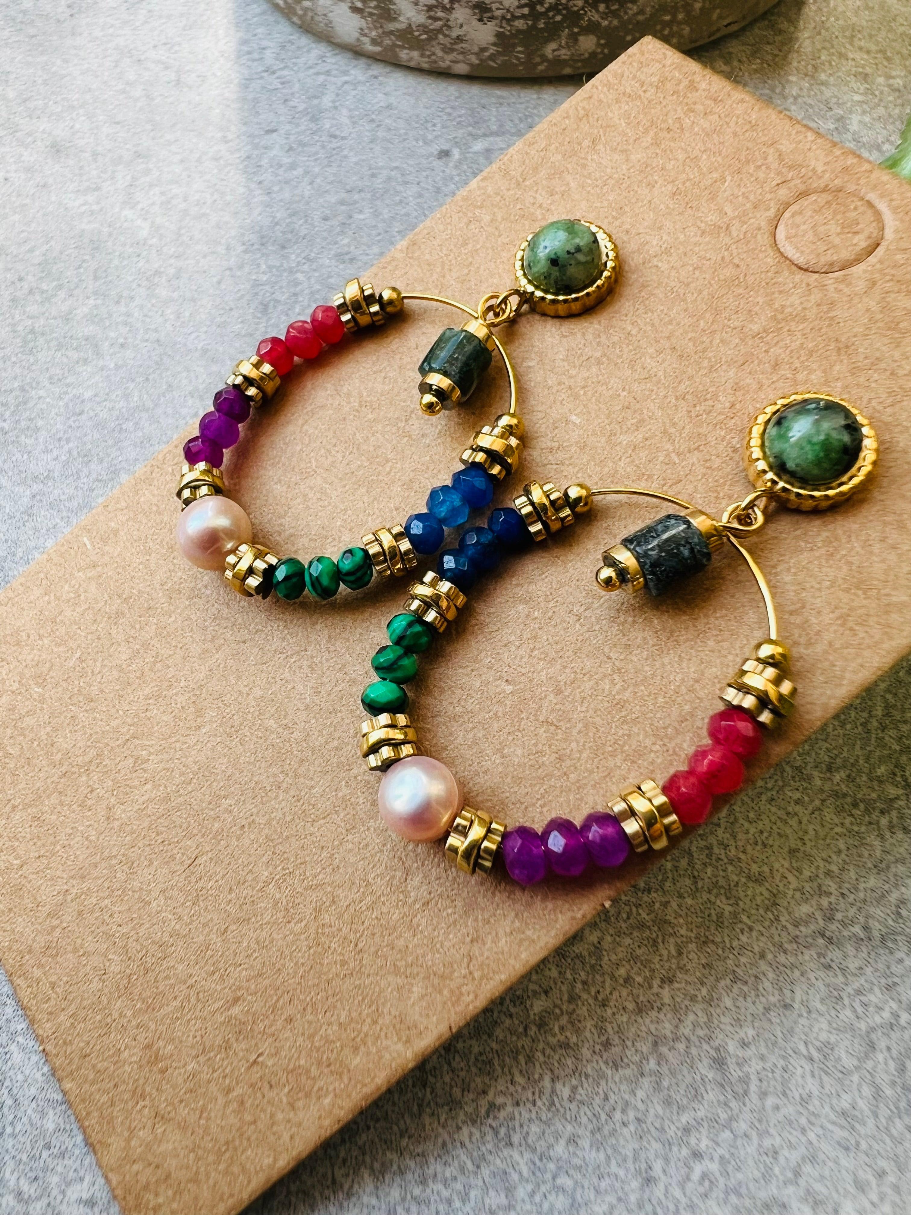 Boucles d’oreilles MAUDE fines et légères, perles multicolores - Créations Uniques