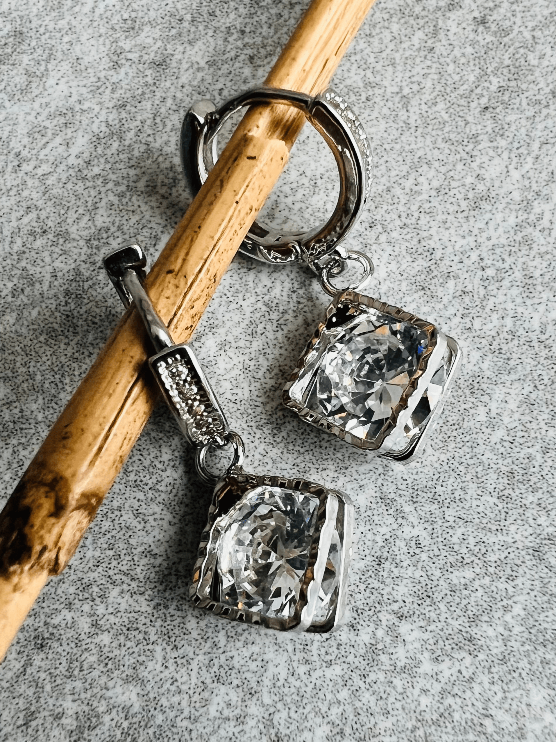 Boucles d’oreilles argentées CANDYCE mini strass - Créations Uniques