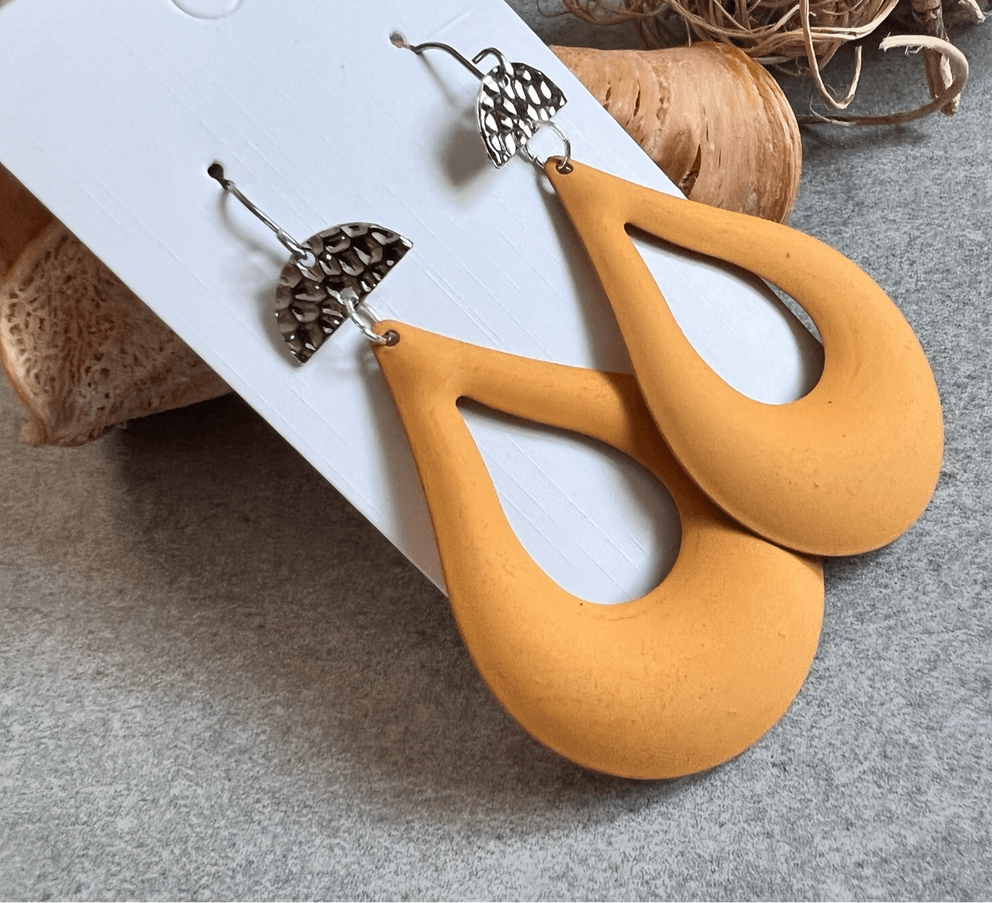 Boucles d’oreilles IRENE gouttes moutarde - Créations Uniques - Créations Uniques