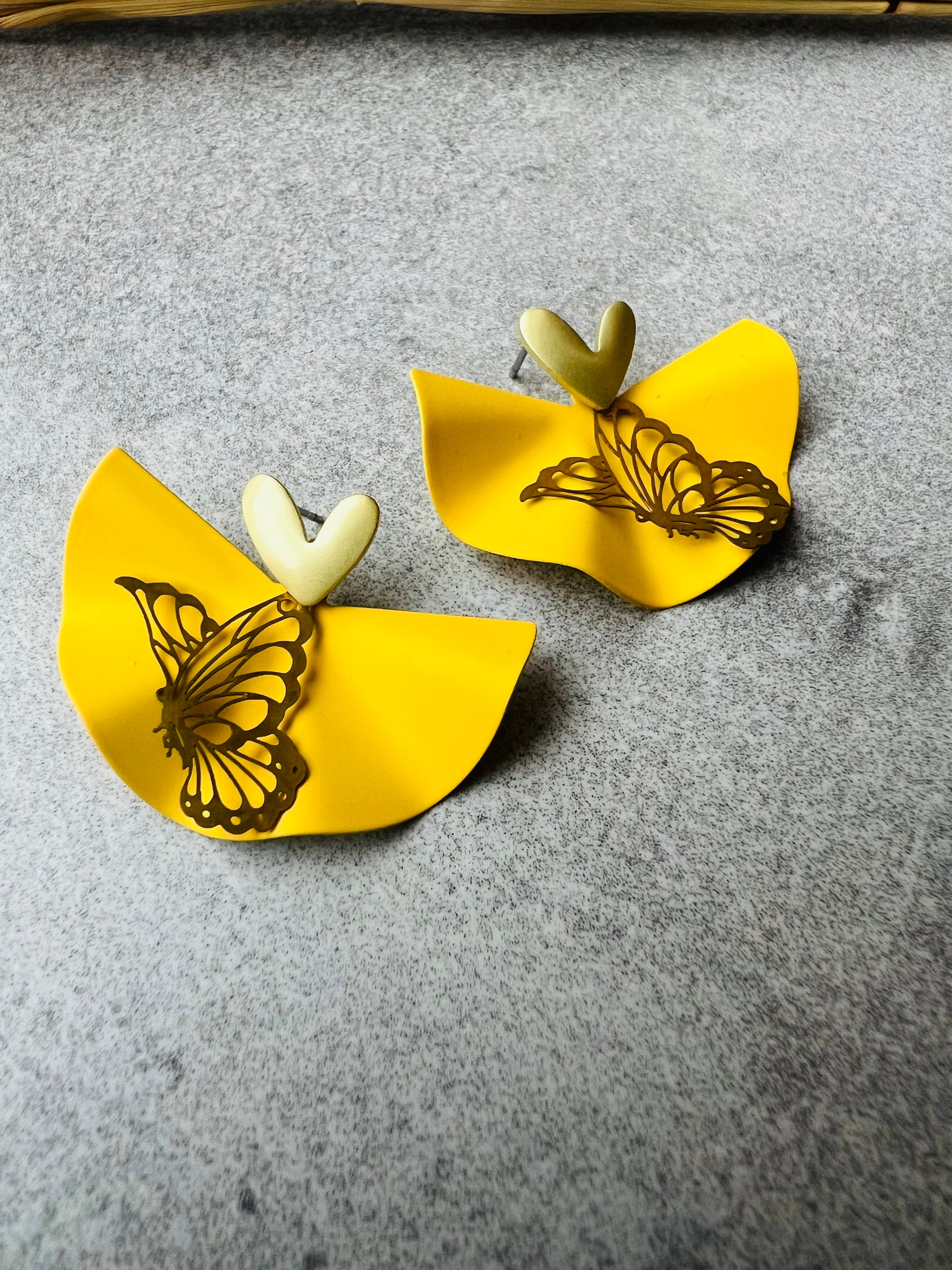 Boucles d’oreilles CHARLOTTE éventail couleur moutarde - Créations Uniques - Créations Uniques