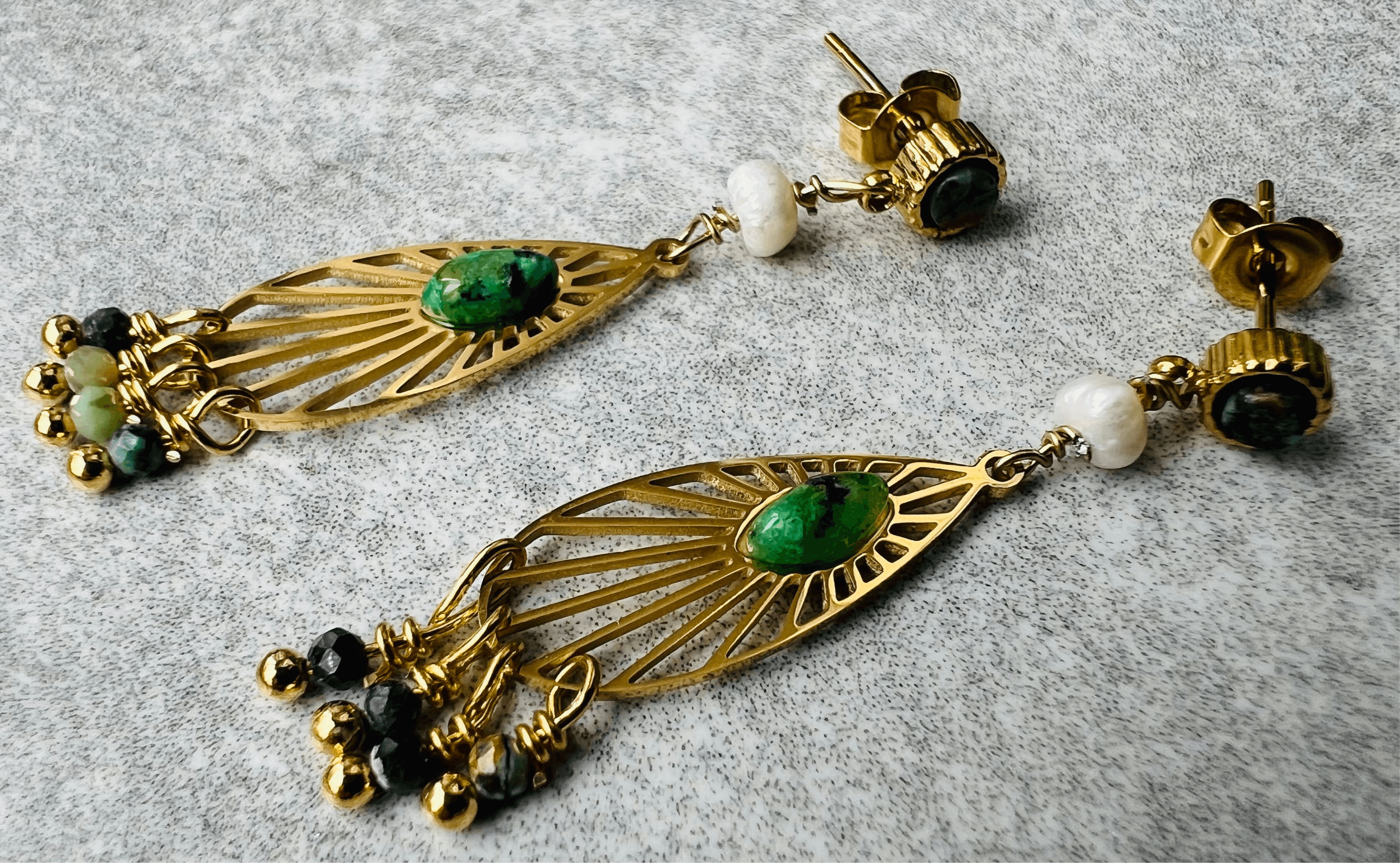 Boucles d’oreilles EVE-SARA fines et discrètes , gouttes dorées - Créations Uniques