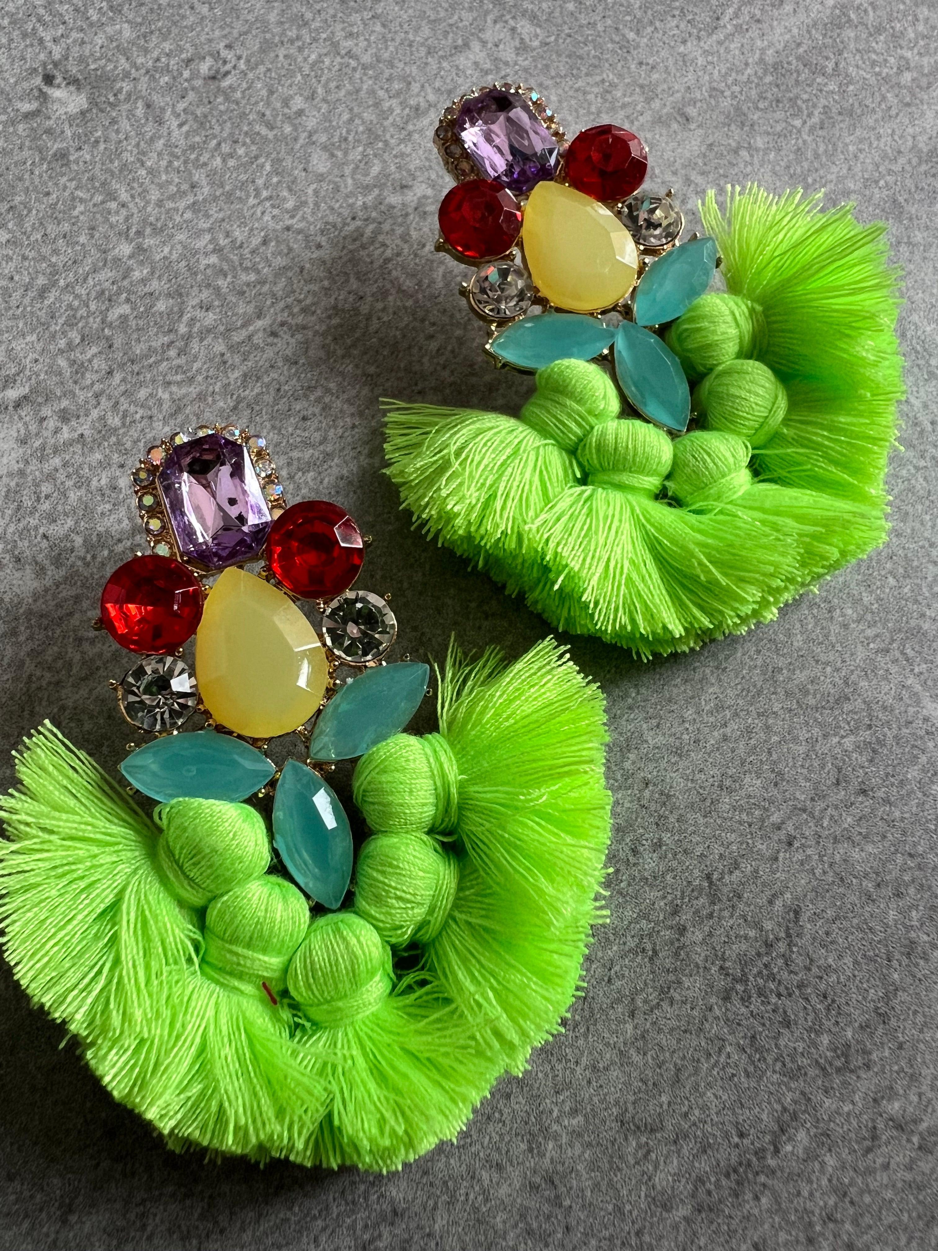 Boucles d’oreilles SOLÉNA pompons vert fluo - Créations Uniques