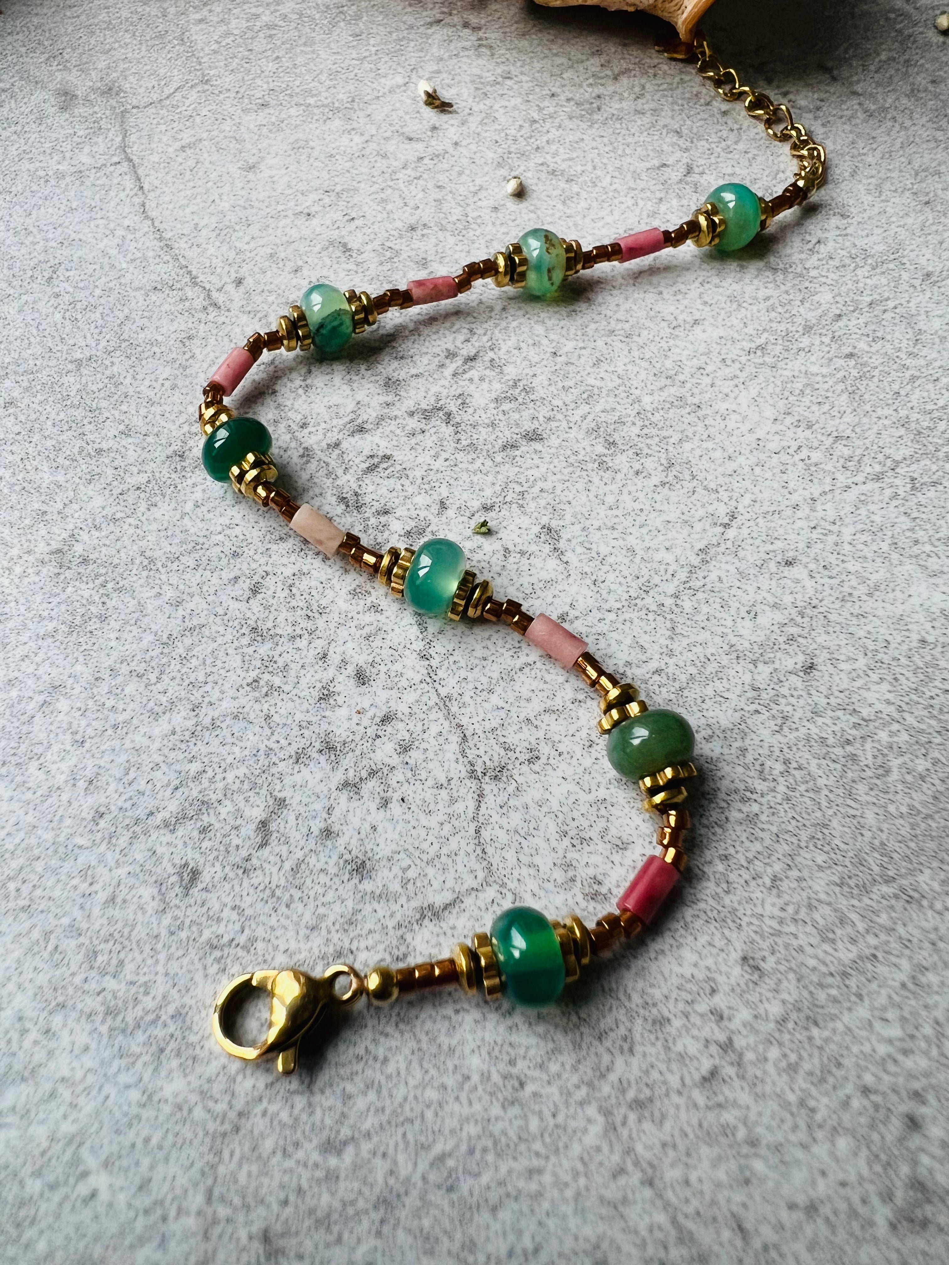 Bracelet LUISA perles vertes et roses - Créations Uniques