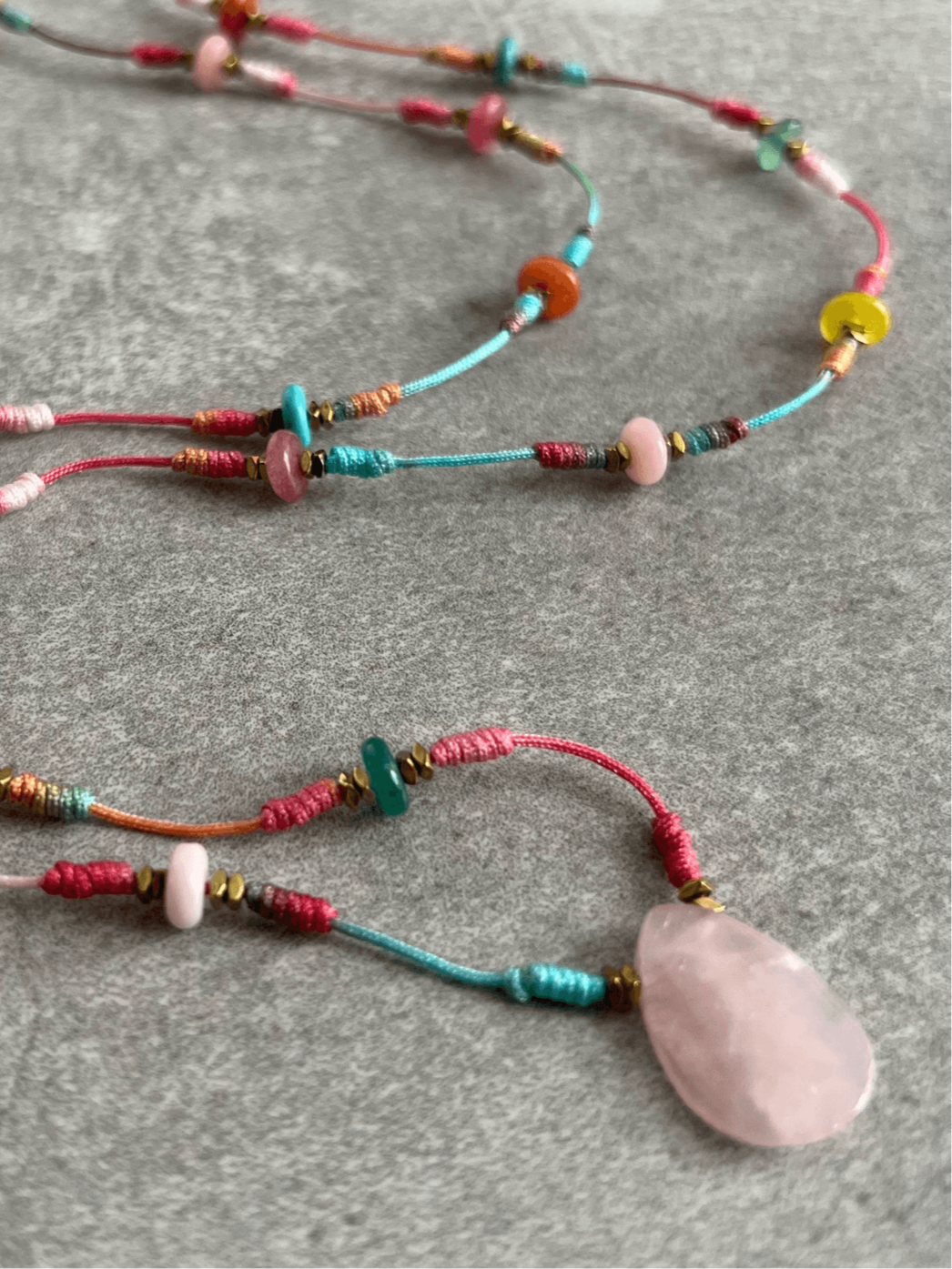 Collier HONSHU multicolore et pendentif pastel - Créations Uniques