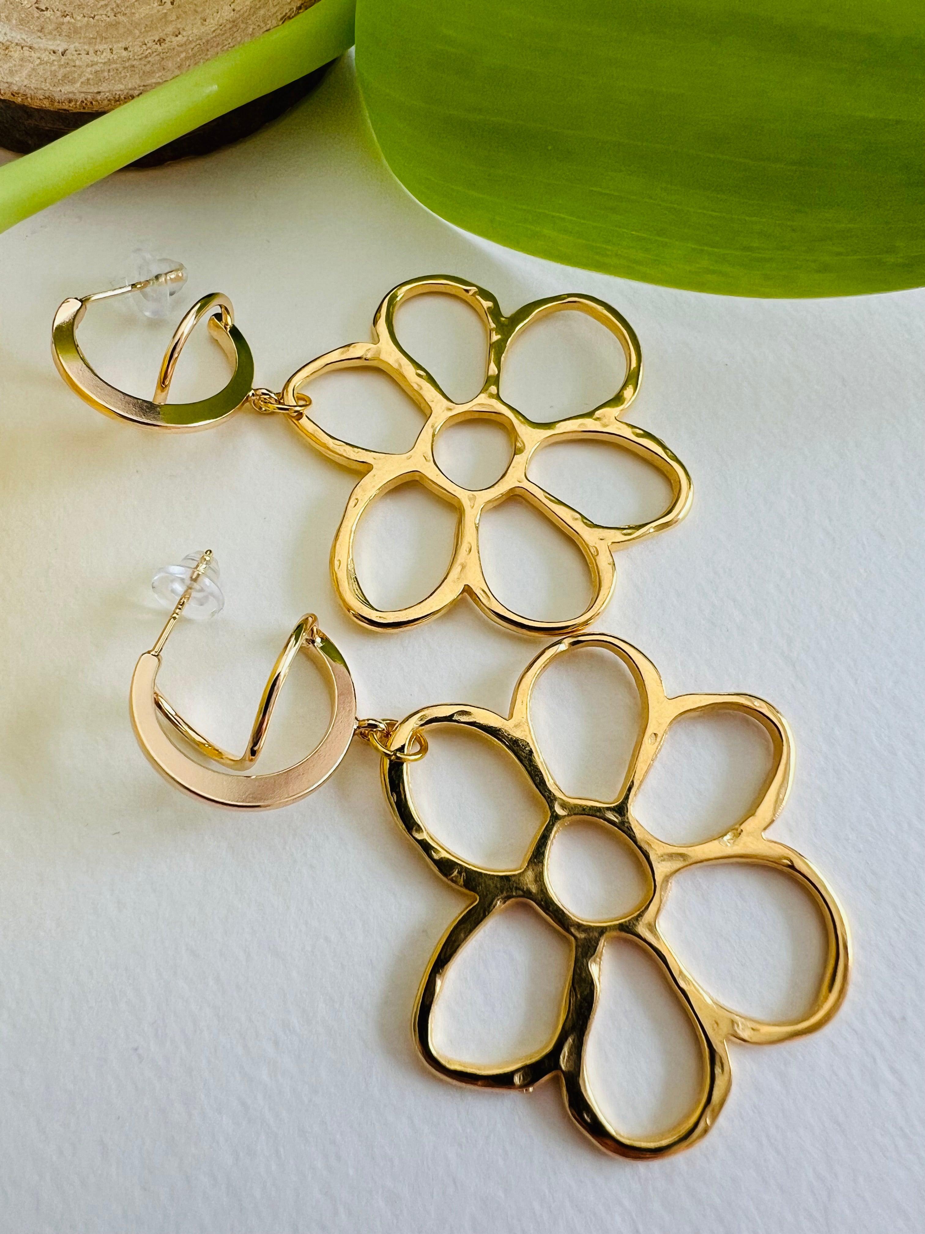 Boucles d’oreilles JOCELYNE fleurs dorées ajourées - Créations Uniques