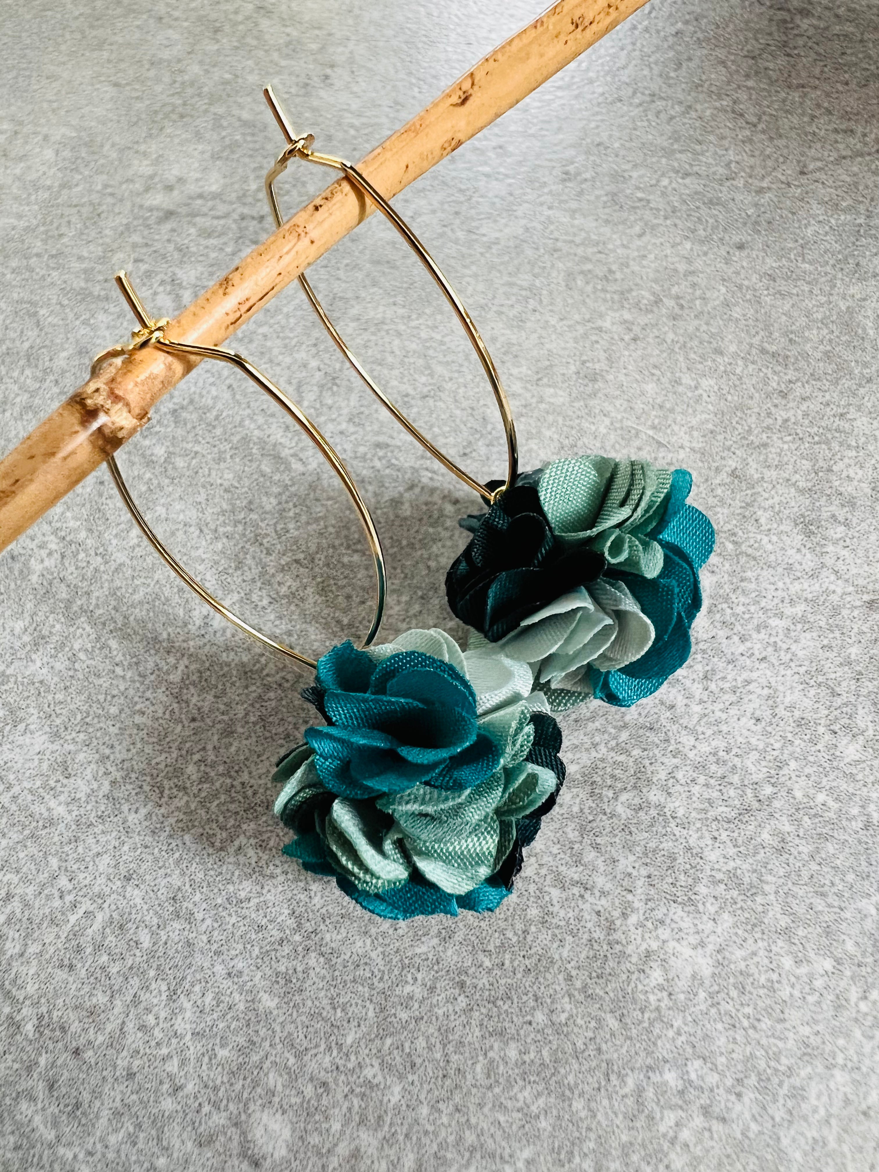 Boucles d’oreilles MARIE-ANGE III pompons nuances de vert - Créations Uniques - Créations Uniques