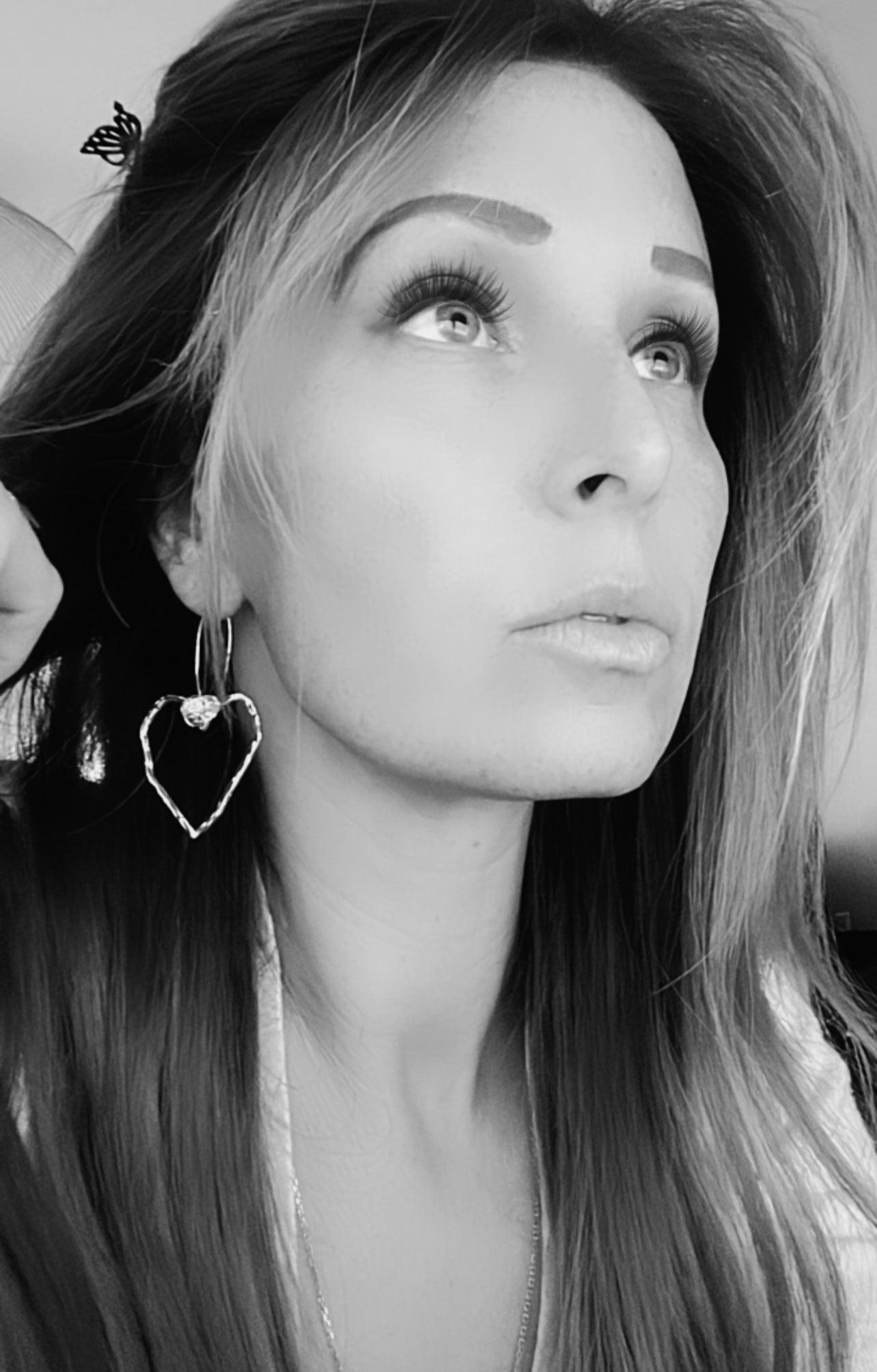 Boucles d’oreilles CASSANDRA cœurs argentés cristal - Créations Uniques - Créations Uniques