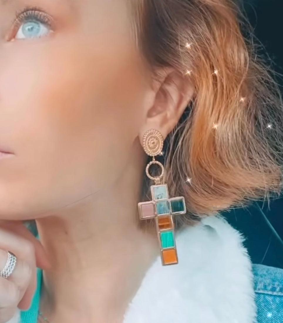 Boucles d’oreilles MIRANDA grandes croix carrés multicolores - Créations Uniques