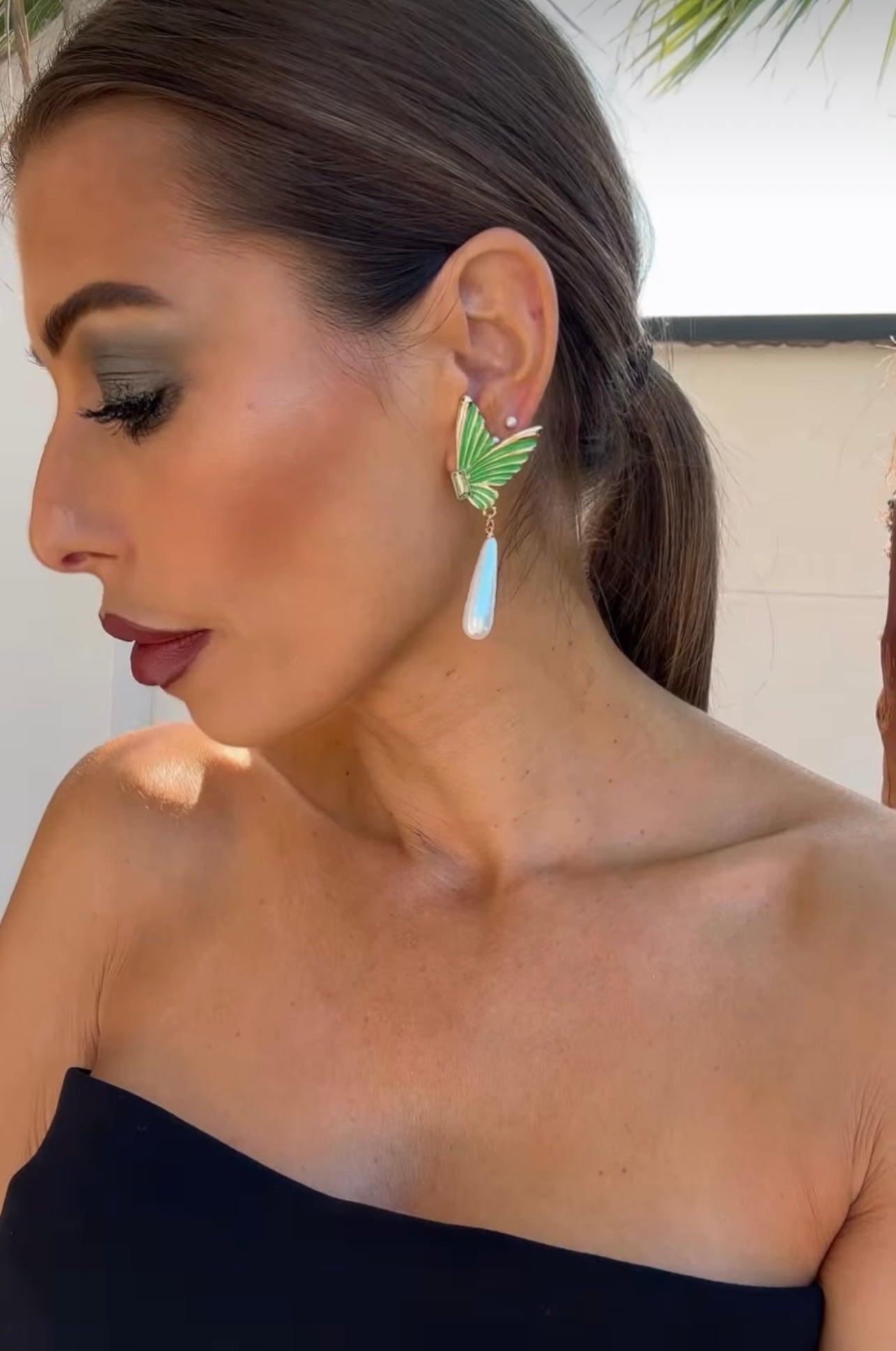 Boucles d’oreilles CANELLE ailles de papillons vertes et gouttes blanc nacré - Créations Uniques