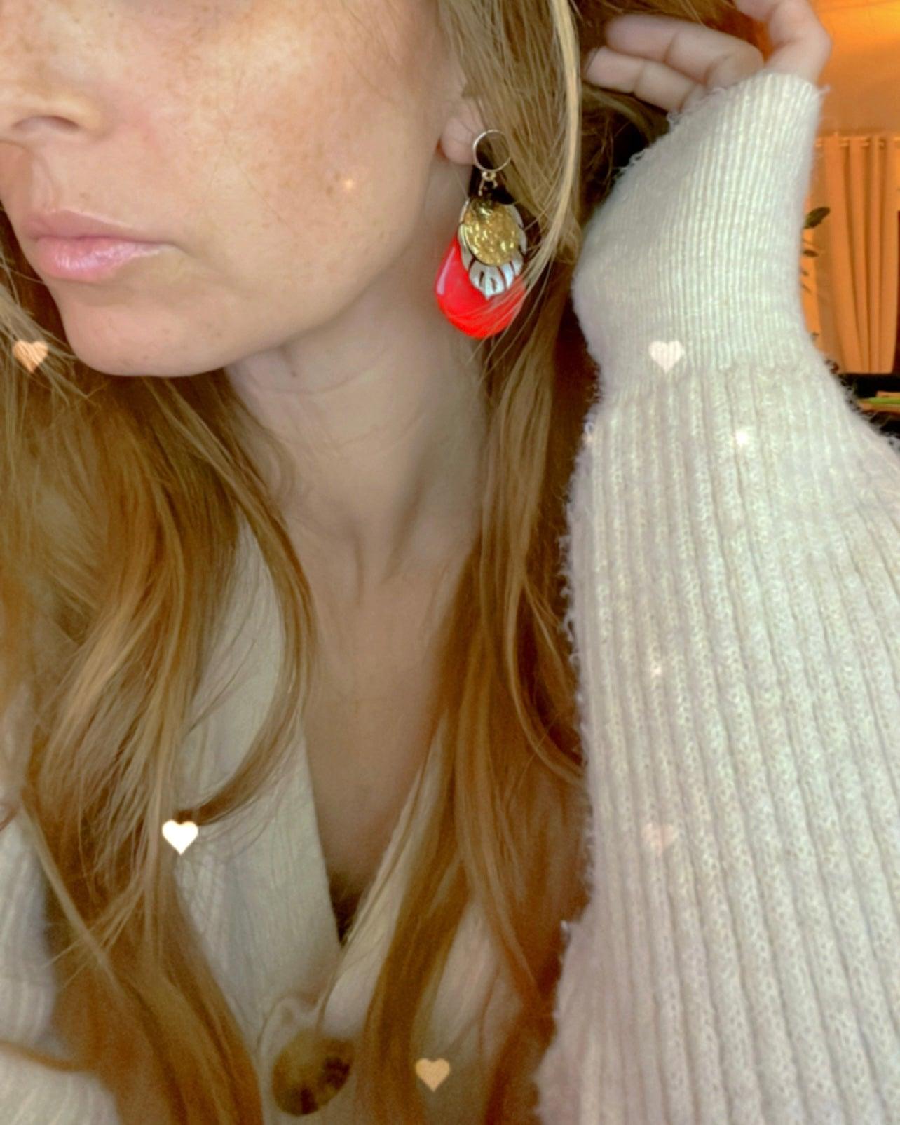 Boucles d’oreilles DELILAH résine et cœur cristal noirs - Créations Uniques - Créations Uniques