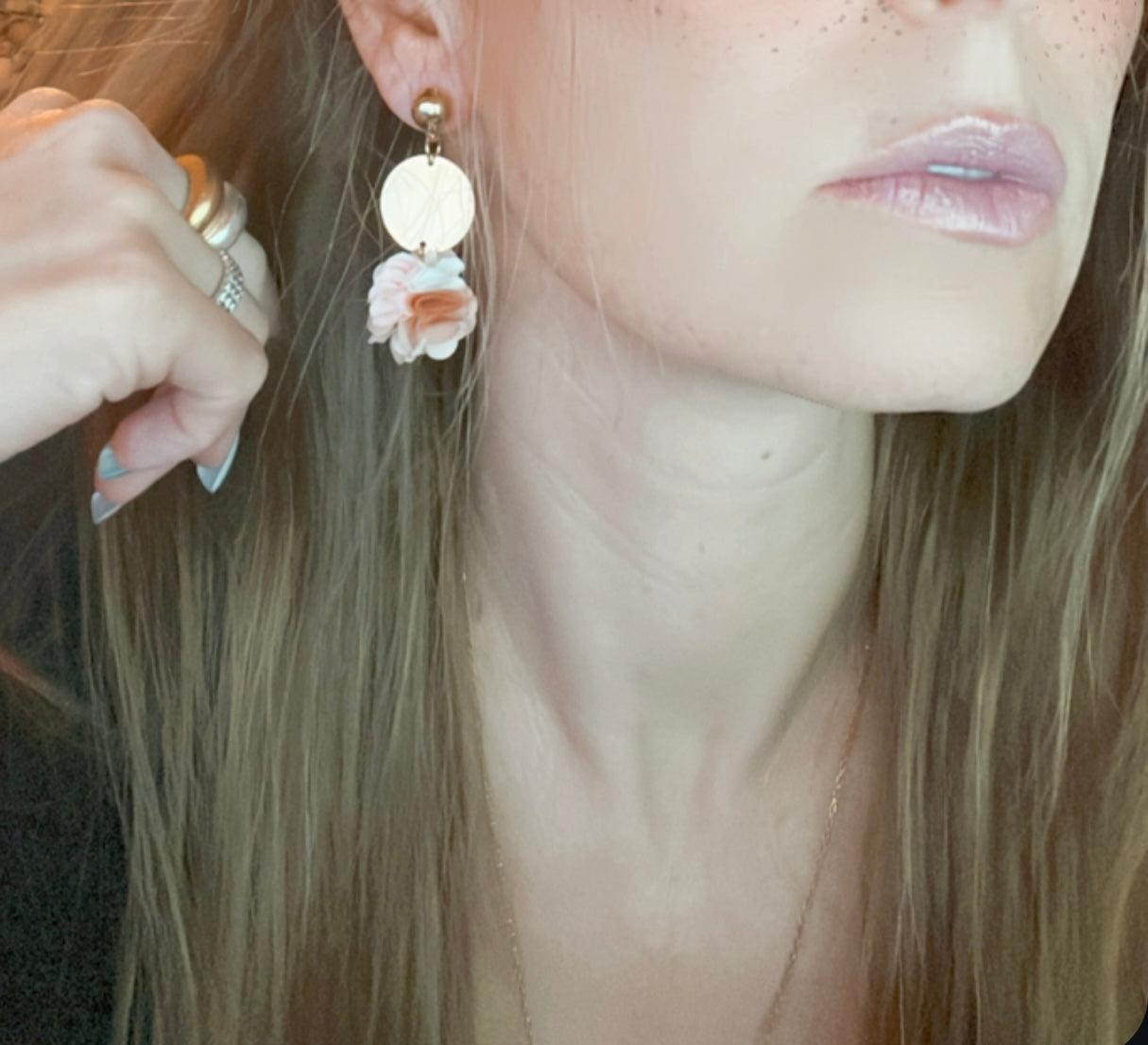 Boucles d’oreilles CATHY pompons tons doux et chauds - Créations Uniques - Créations Uniques