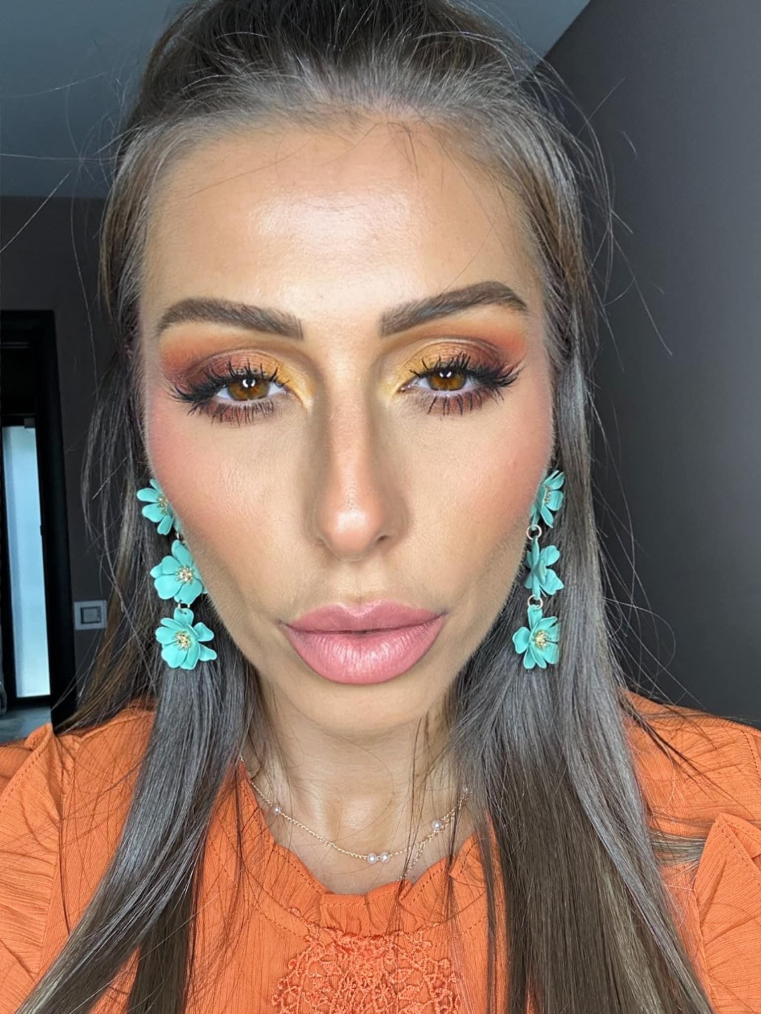 Boucles d’oreilles pendantes AXELLE - 3 fleurs métal vertes - Créations Uniques