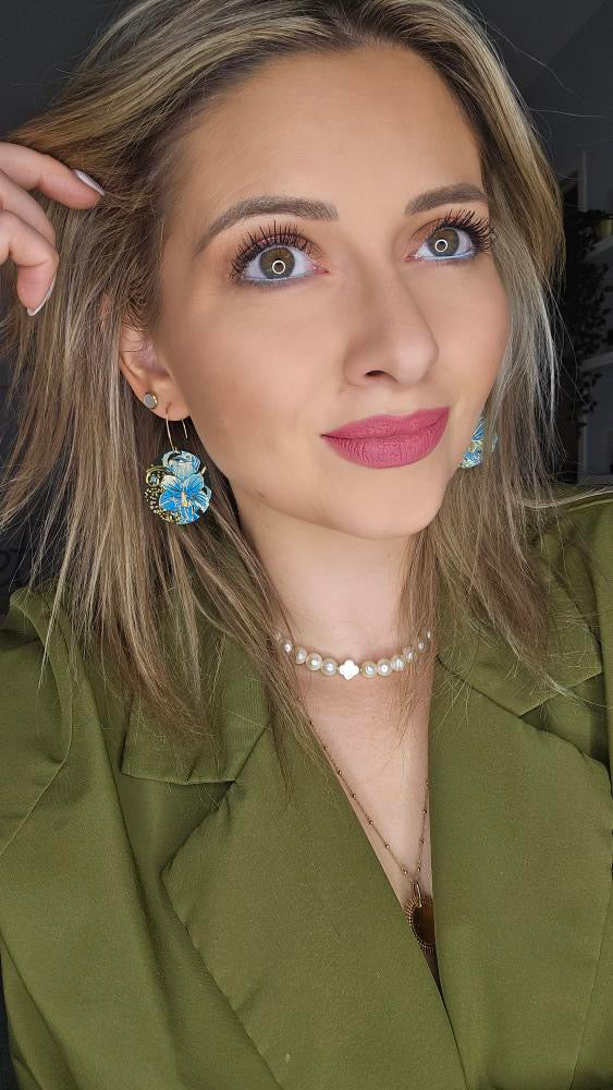 Boucles d’oreilles LINDSAY motif fleurs bleues - Créations Uniques - Créations Uniques